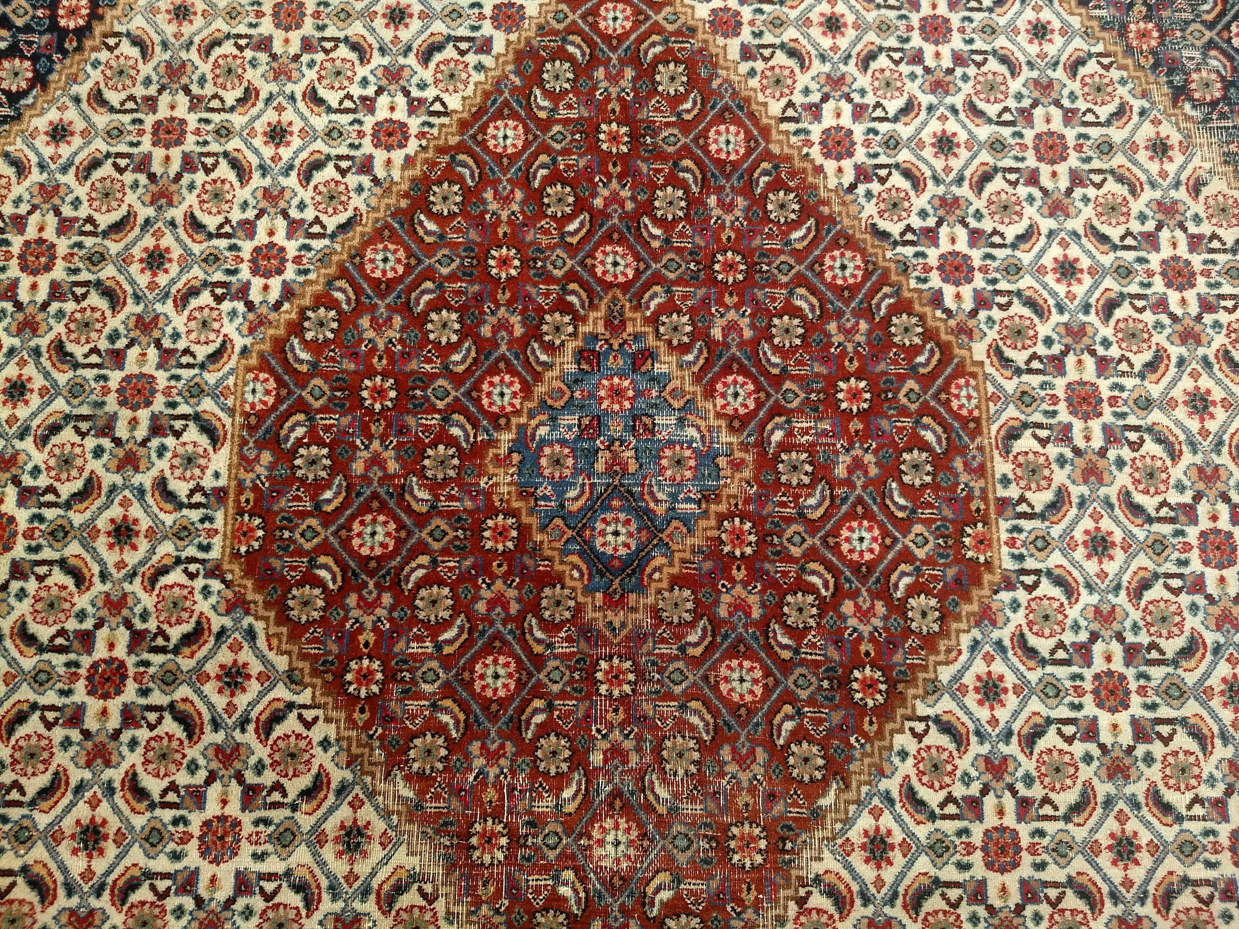 Persischer Täbris-Teppich in Zimmergröße mit geometrischem Muster in Elfenbein, Marineblau, Blau im Angebot 2