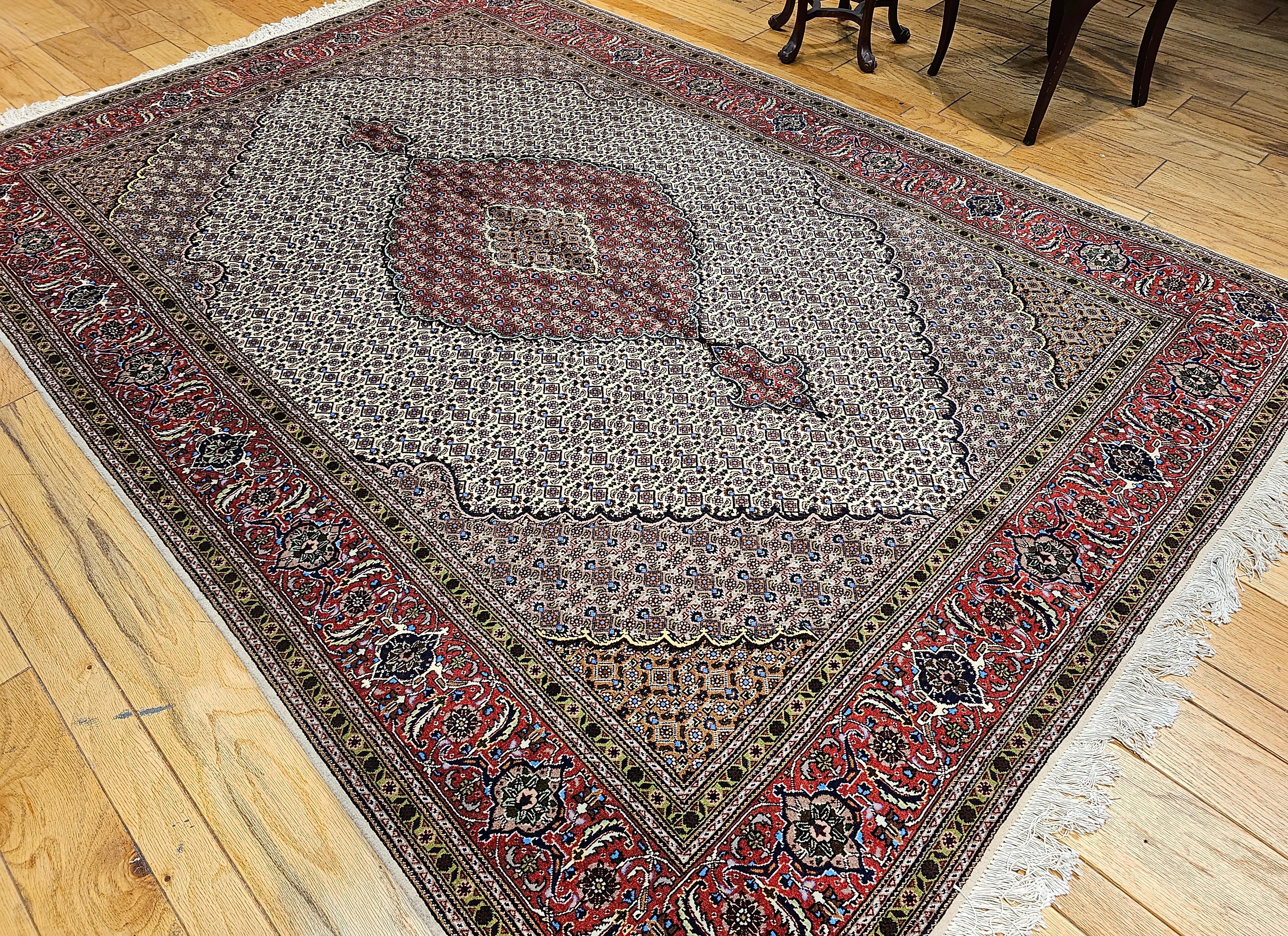 Persischer Mahi-Teppich aus Täbris in geometrischem Muster in Elfenbein und Burgunderrot, Vintage im Angebot 5
