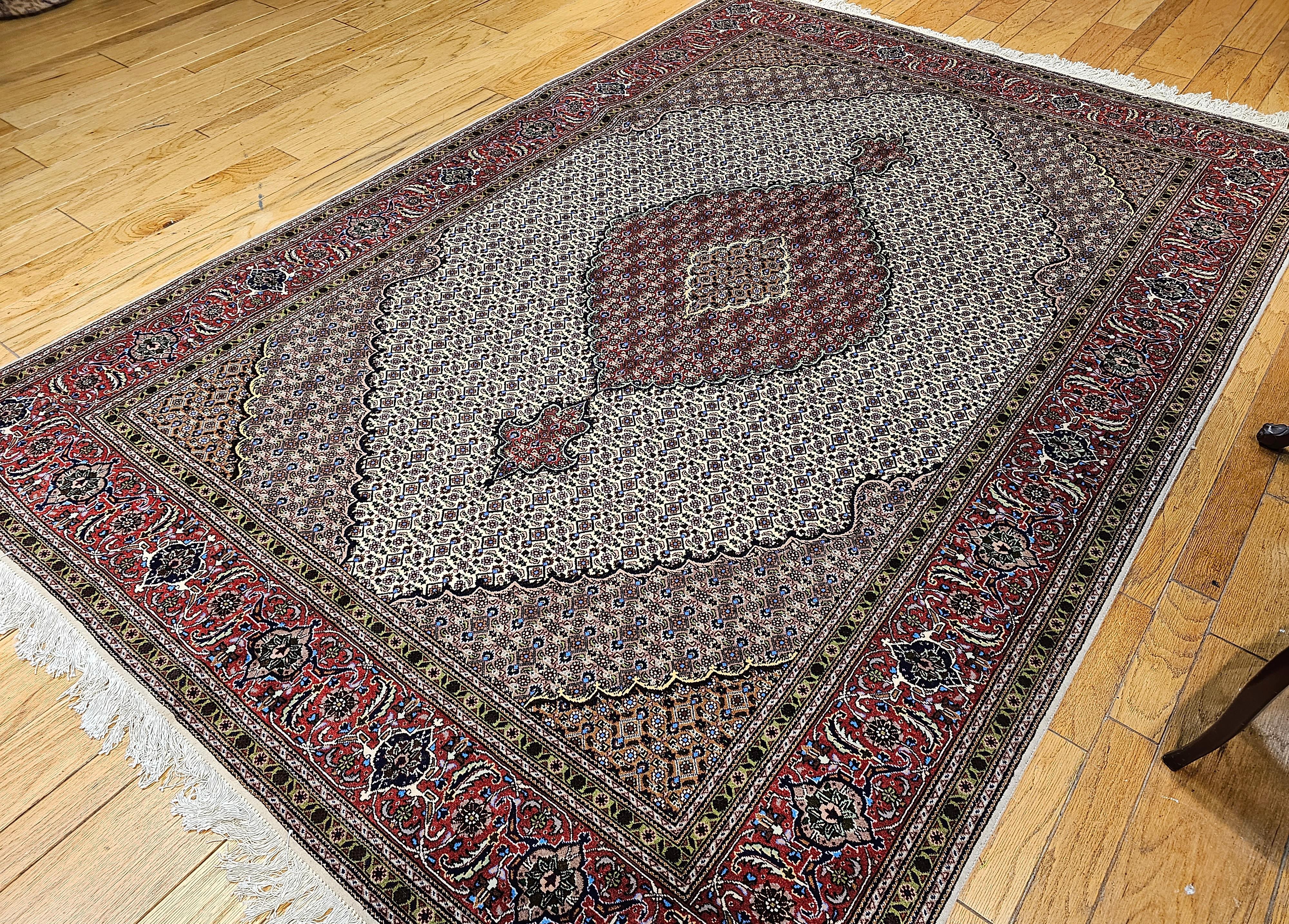Persischer Mahi-Teppich aus Täbris in geometrischem Muster in Elfenbein und Burgunderrot, Vintage im Angebot 7