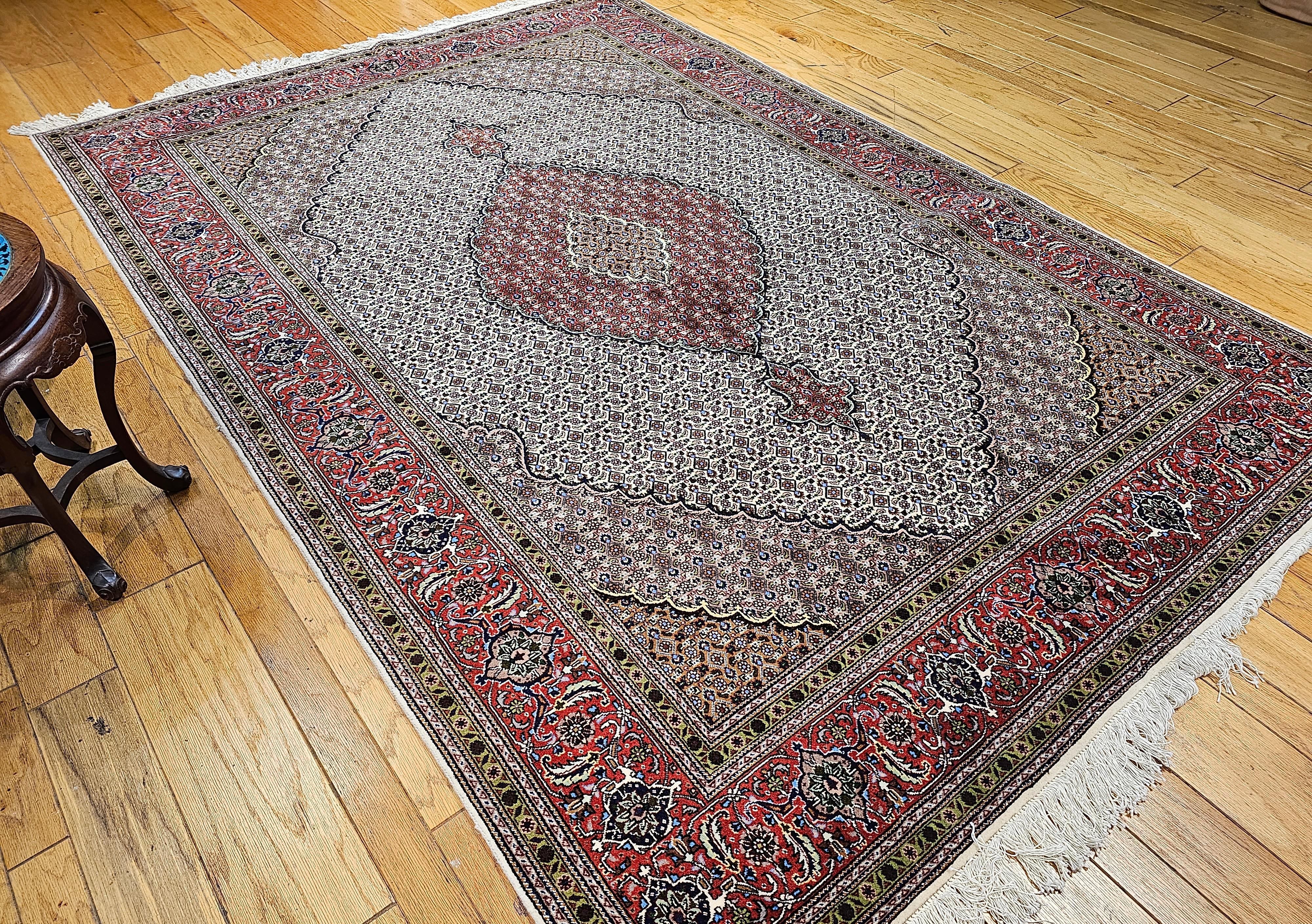 Persischer Mahi-Teppich aus Täbris in geometrischem Muster in Elfenbein und Burgunderrot, Vintage im Angebot 9
