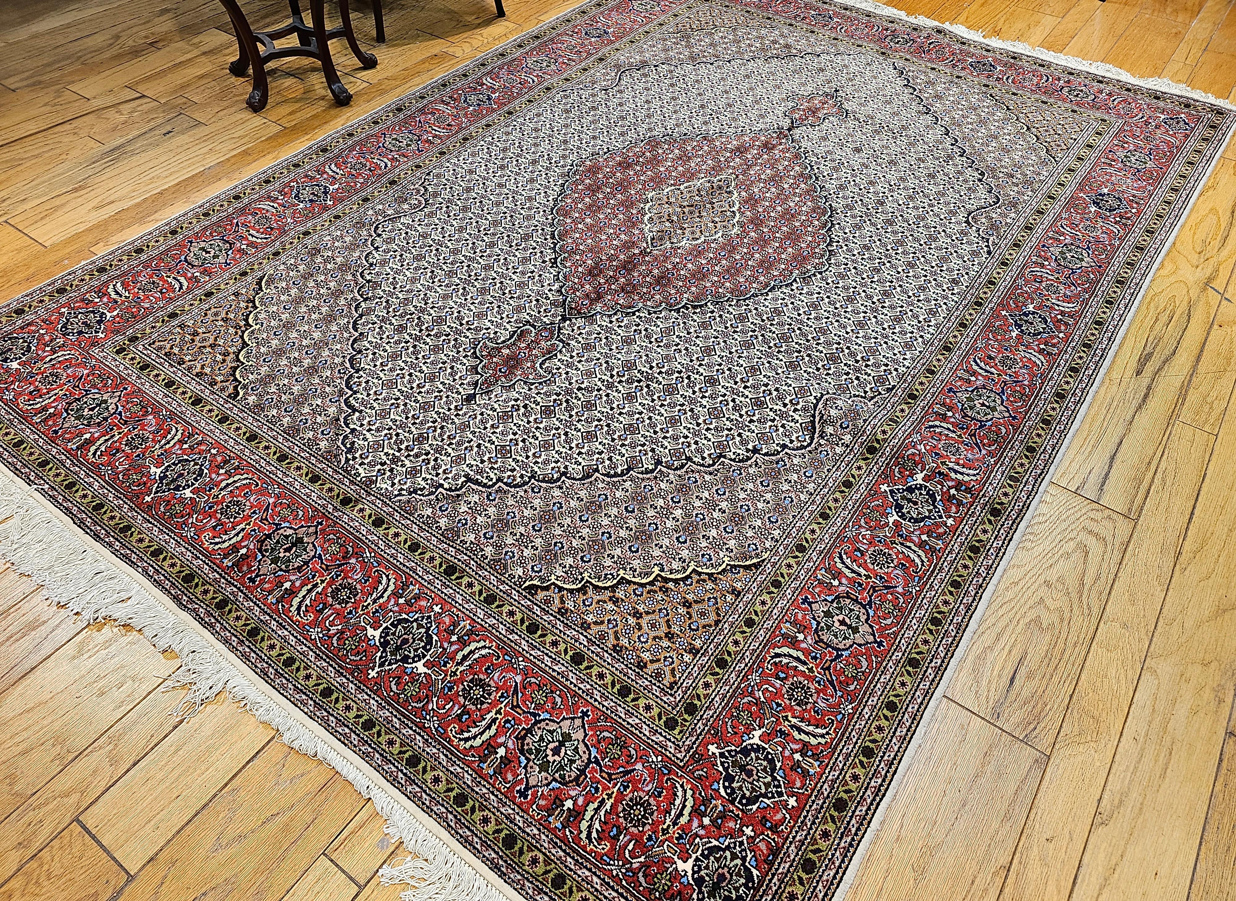 Persischer Mahi-Teppich aus Täbris in geometrischem Muster in Elfenbein und Burgunderrot, Vintage im Angebot 11
