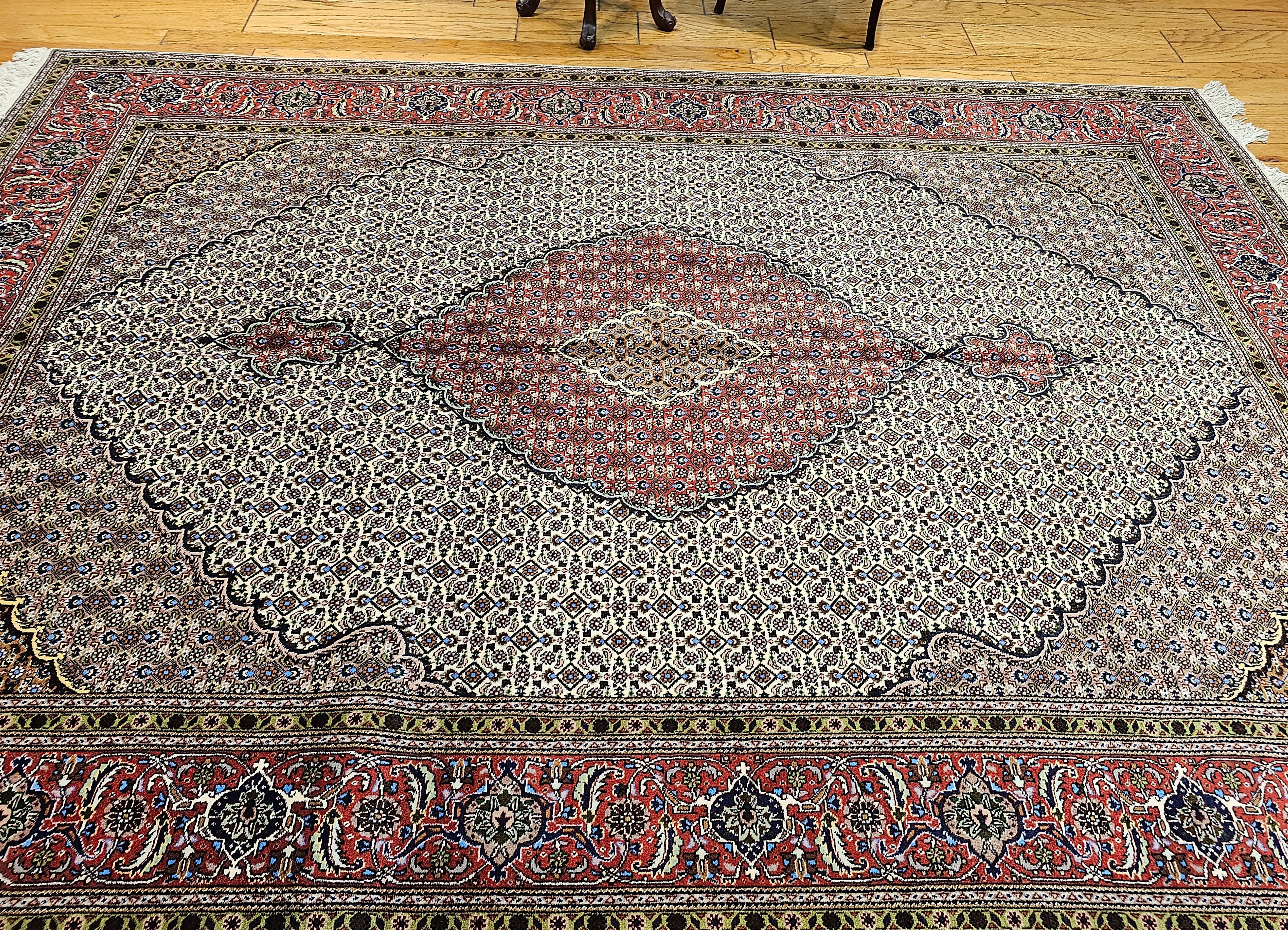 Persischer Mahi-Teppich aus Täbris in geometrischem Muster in Elfenbein und Burgunderrot, Vintage im Angebot 8