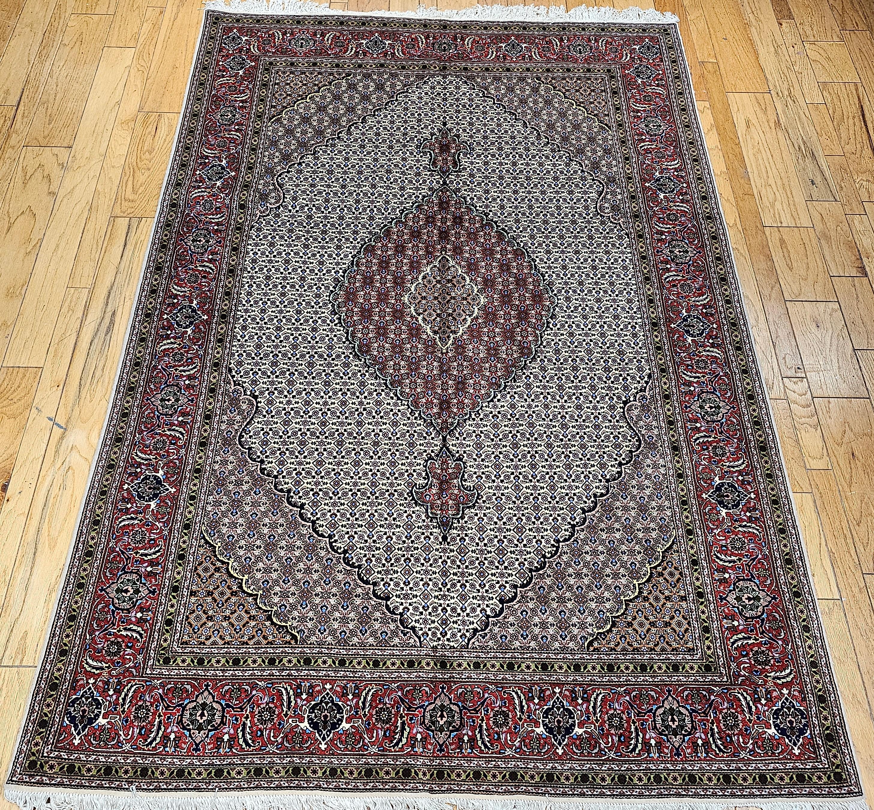Persischer Mahi-Teppich aus Täbris in geometrischem Muster in Elfenbein und Burgunderrot, Vintage im Angebot 12