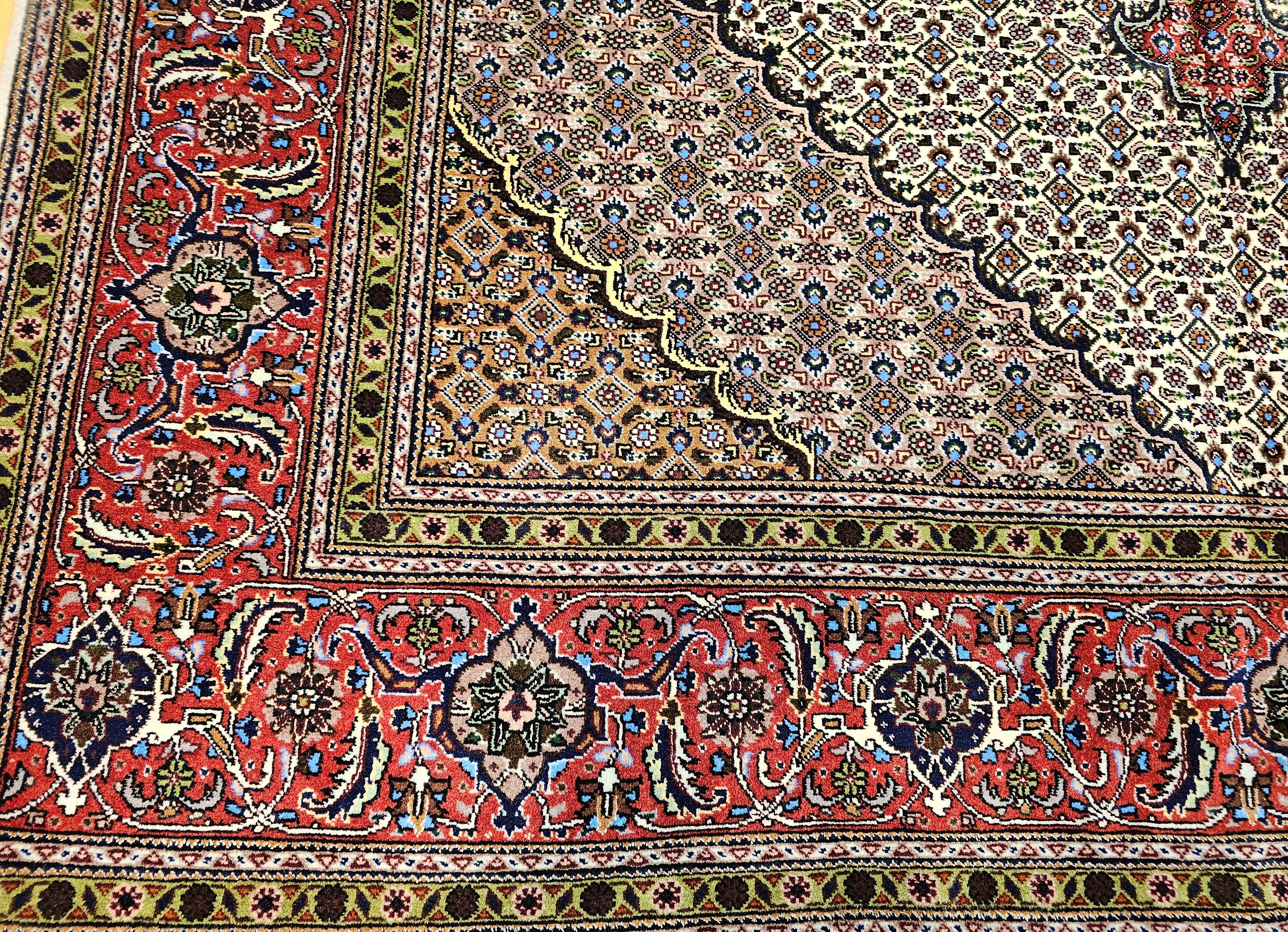 Persischer Mahi-Teppich aus Täbris in geometrischem Muster in Elfenbein und Burgunderrot, Vintage (Wolle) im Angebot