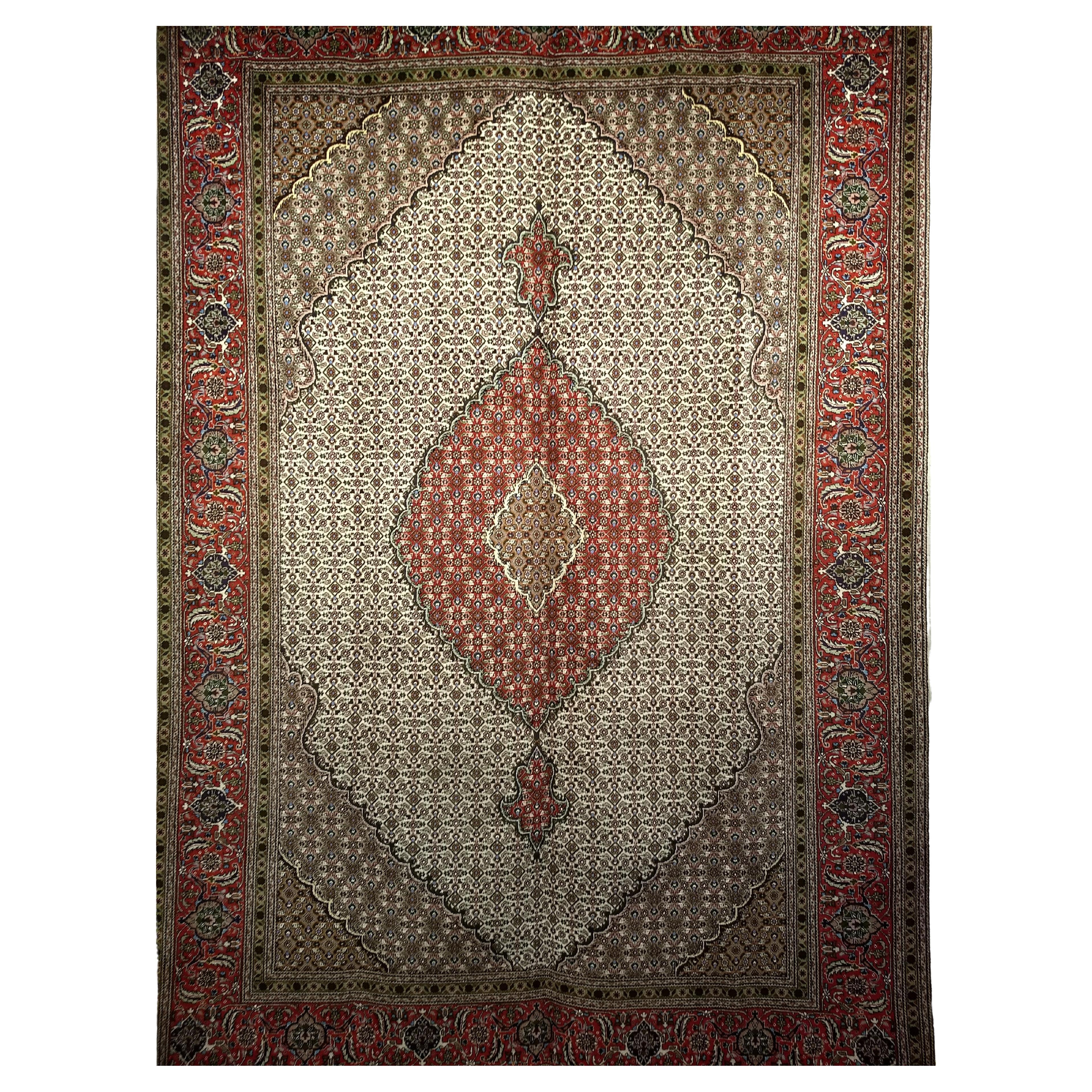 Persischer Mahi-Teppich aus Täbris in geometrischem Muster in Elfenbein und Burgunderrot, Vintage im Angebot