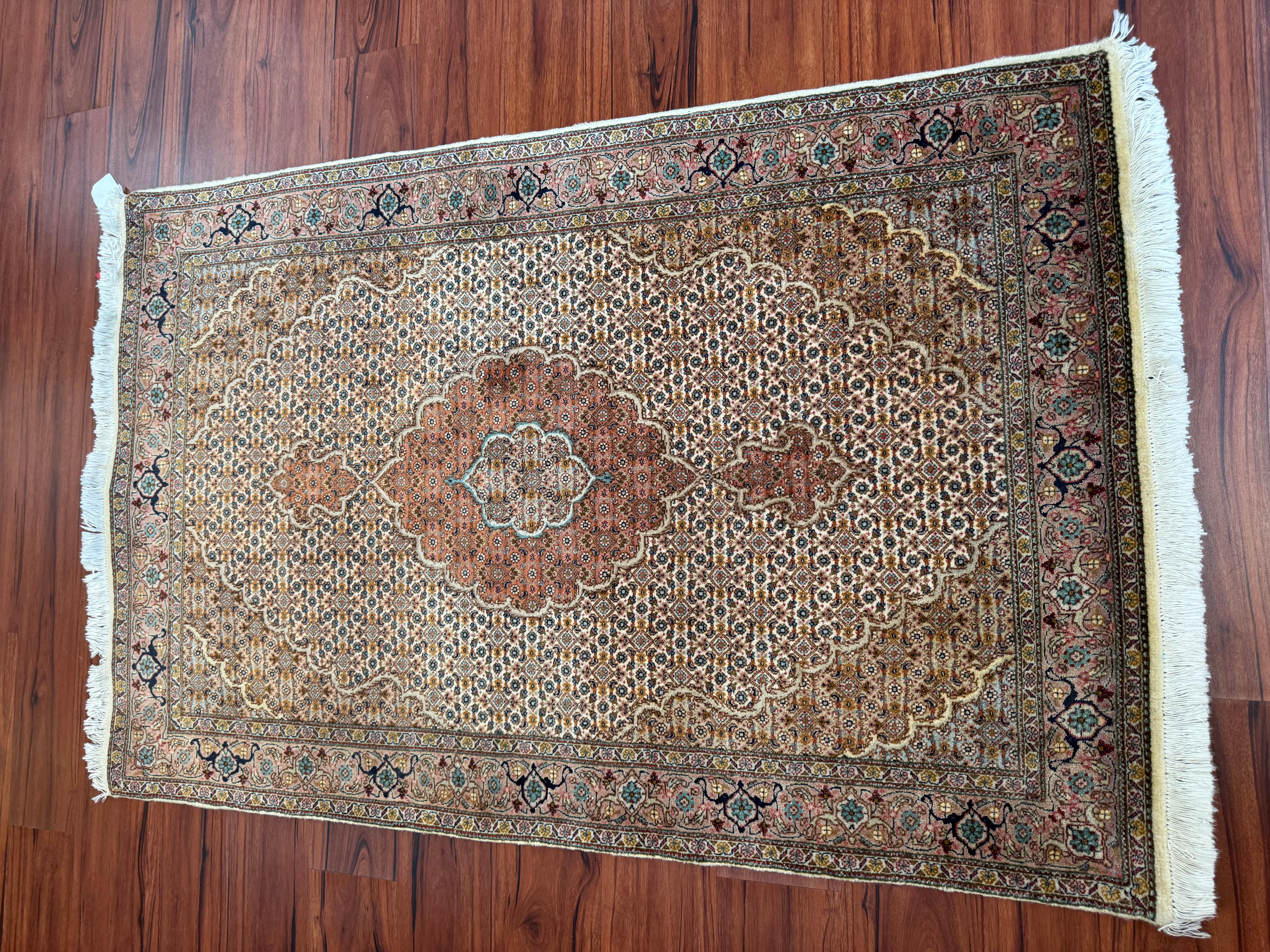 Vintage Persian Tabriz Mahi Rug In Excellent Condition For Sale In Gainesville, VA