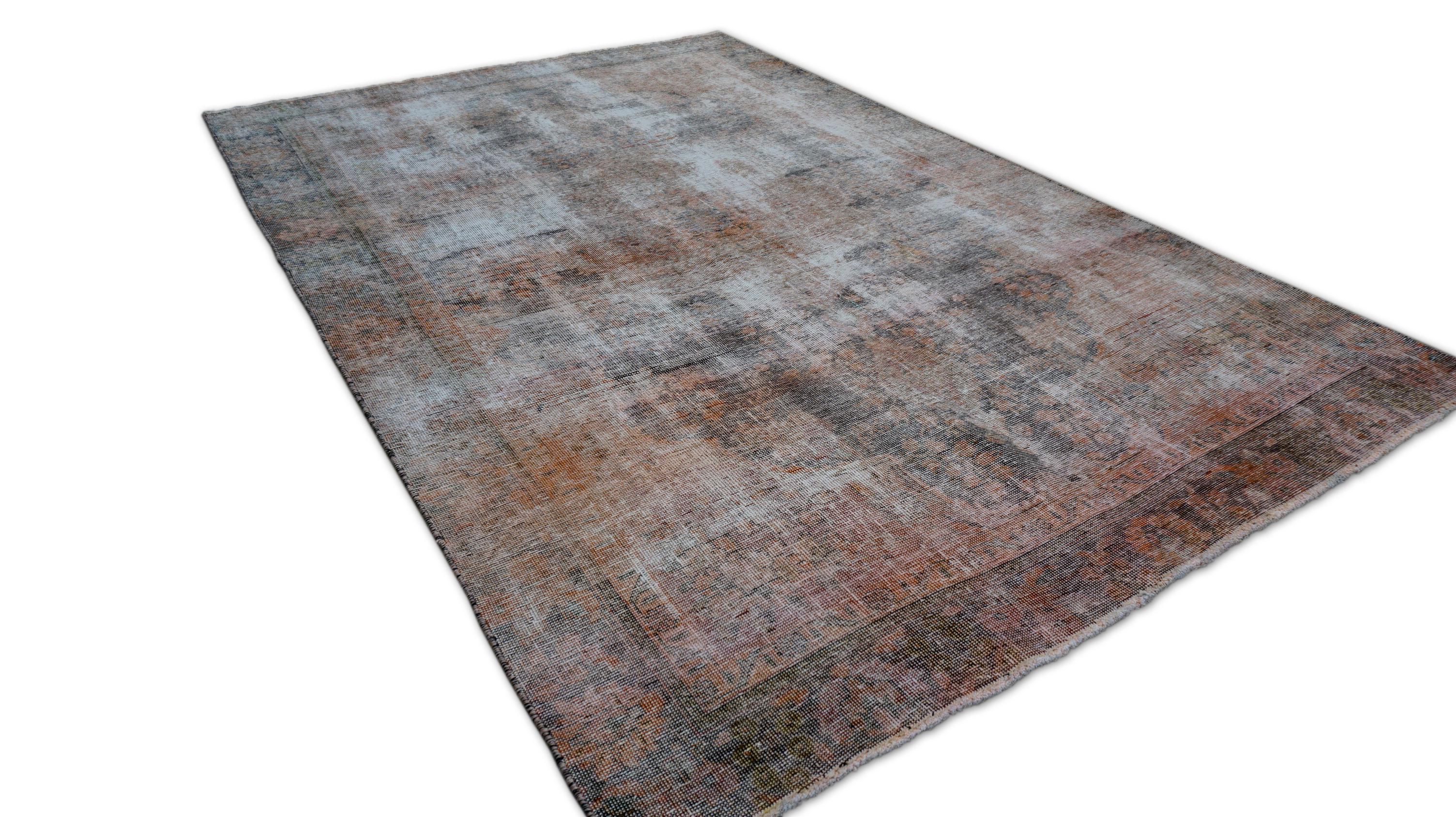 Moderno Tappeto persiano vintage Tabriz sovratinto in lana grigio e ruggine pallido 5'11''x8'11'' in vendita
