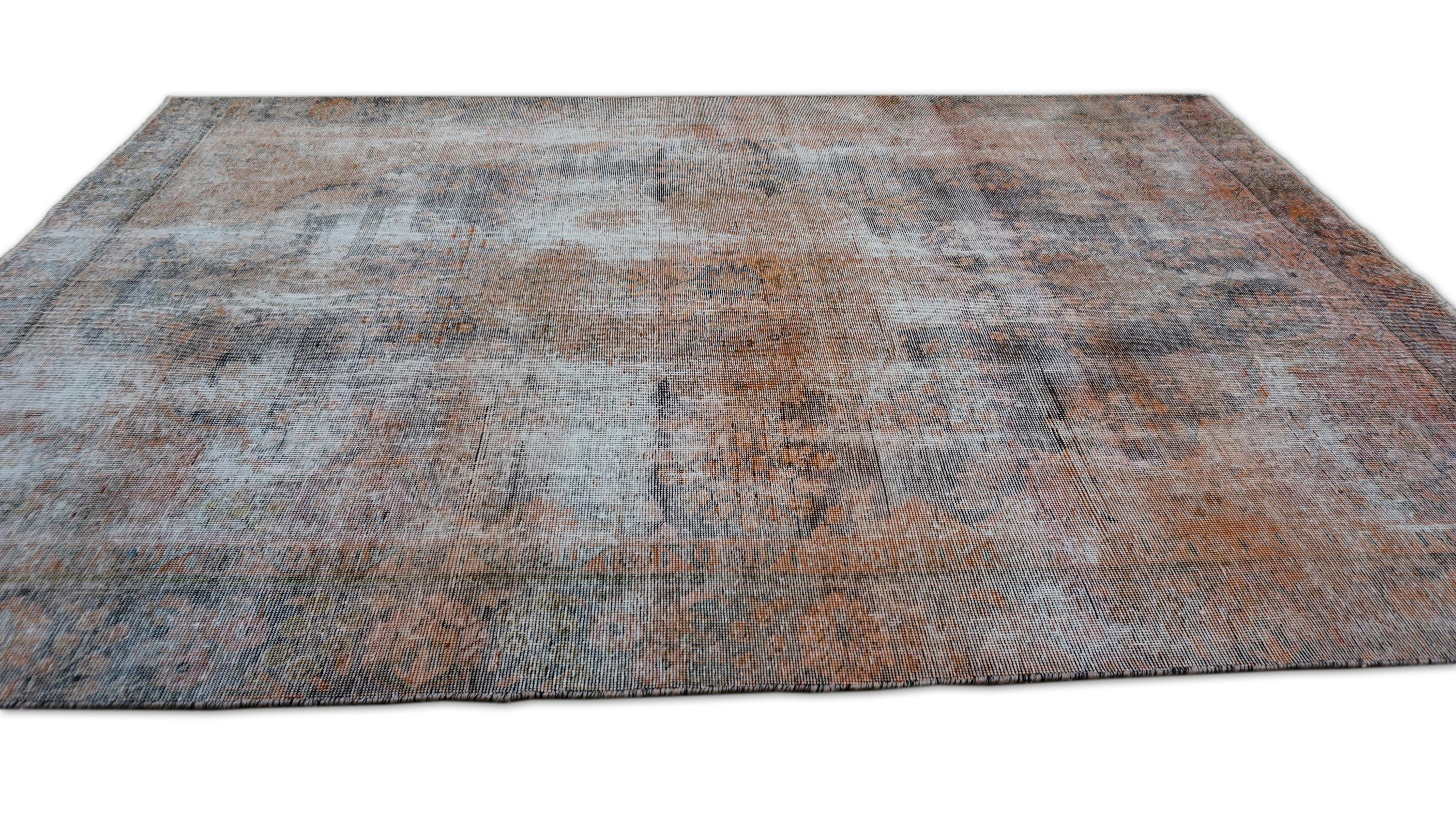 Tappeto persiano vintage Tabriz sovratinto in lana grigio e ruggine pallido 5'11''x8'11'' In condizioni buone in vendita a Torrance, CA