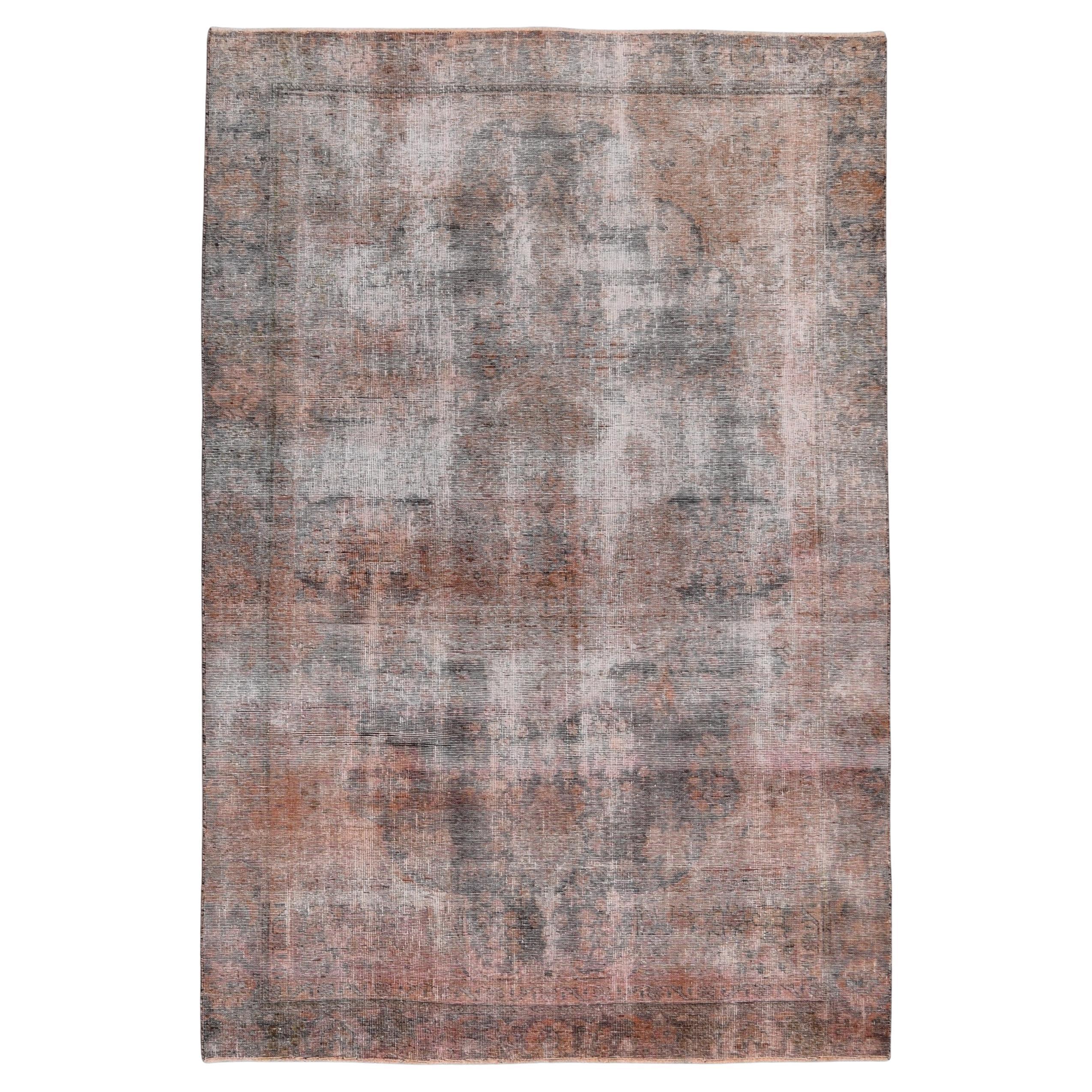 Tappeto persiano vintage Tabriz sovratinto in lana grigio e ruggine pallido 5'11''x8'11'' in vendita