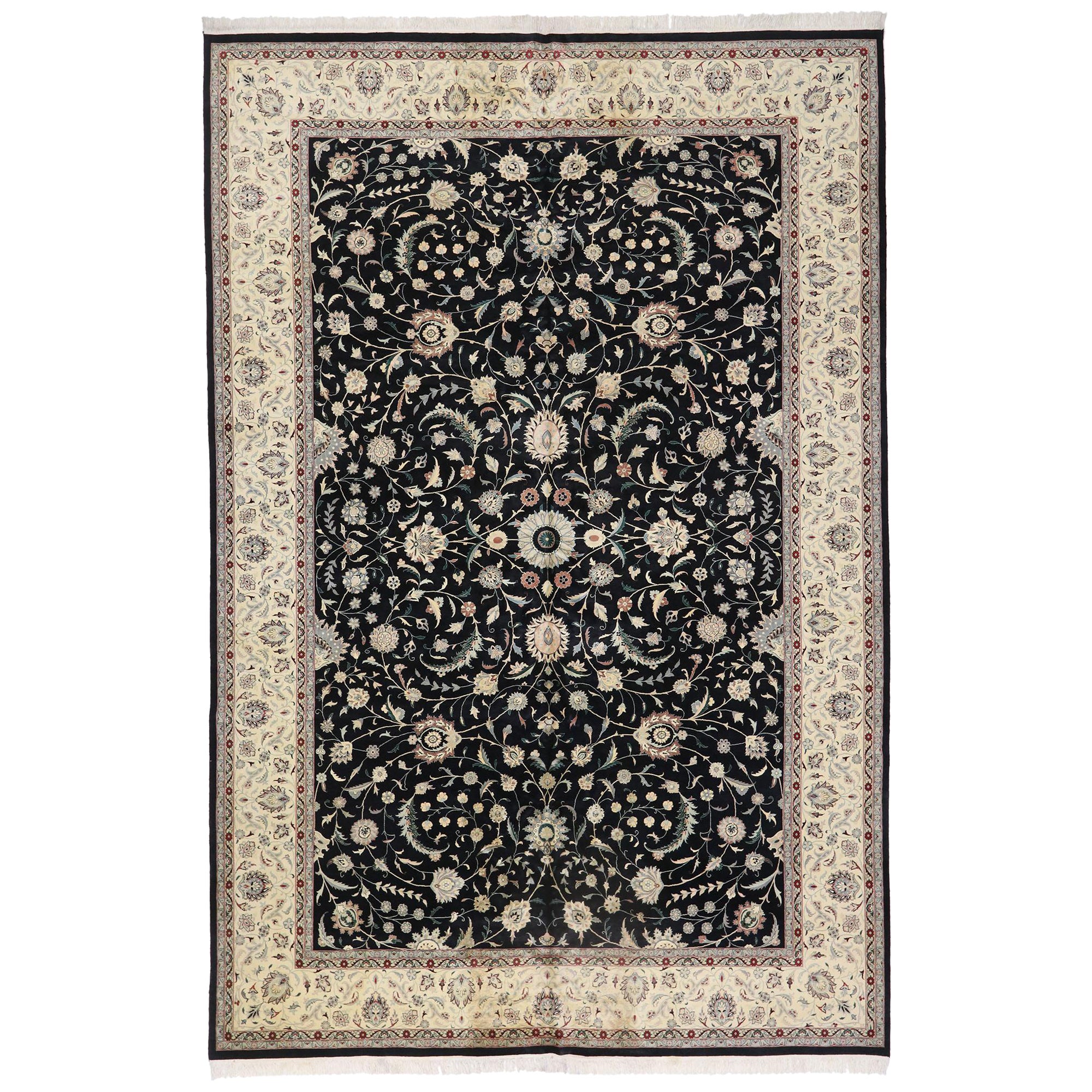 Tapis persan vintage de Tabriz pakistanais de style baroque néoclassique en vente