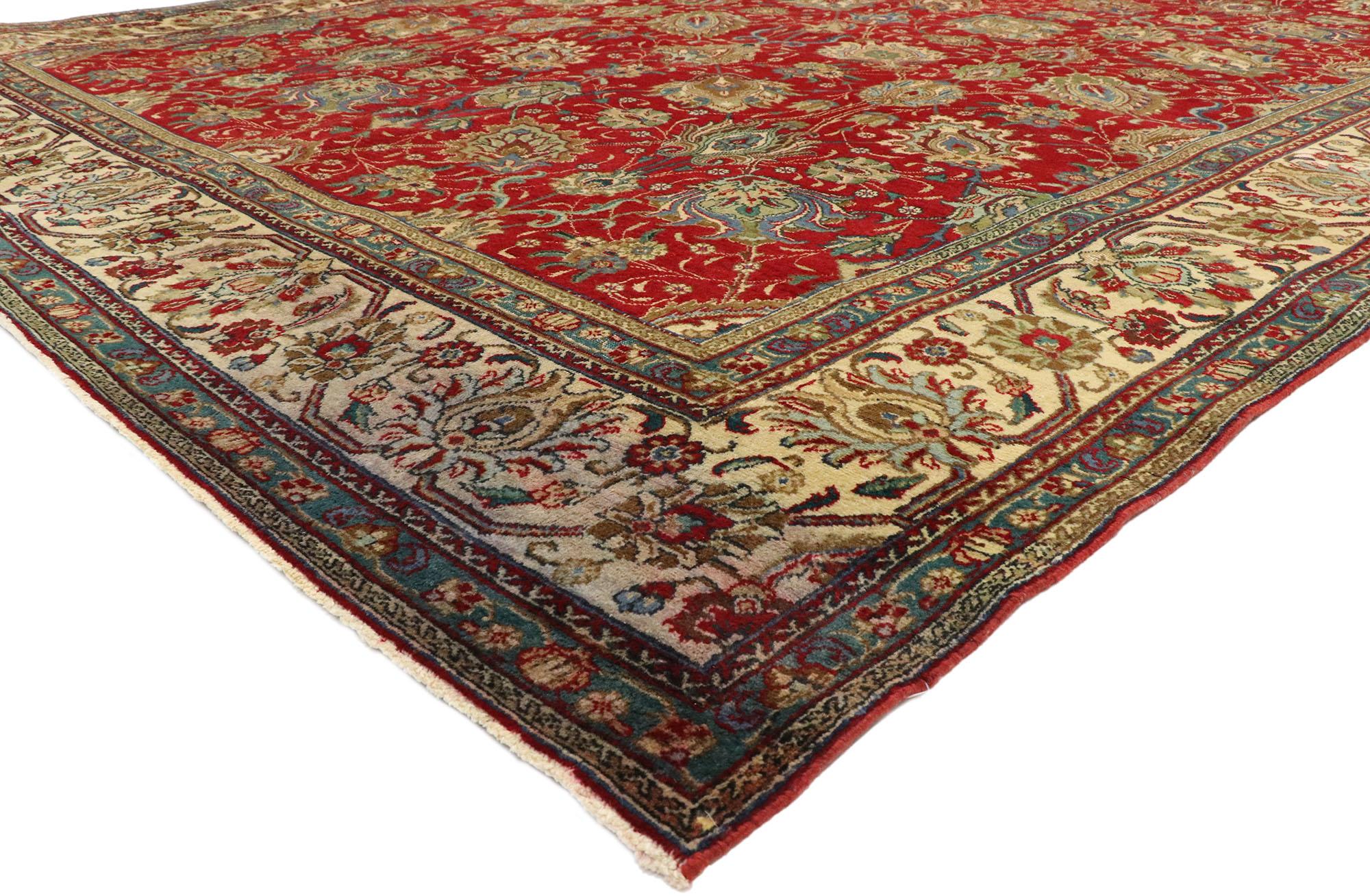 75593 tapis vintage Persan Tabriz Palace de style traditionnel colonial et fédéral. Ce tapis Tabriz persan vintage en laine noué à la main présente un motif Shah Abbas sur toute sa surface. Il est entouré d'une bordure ivoire complémentaire flanquée