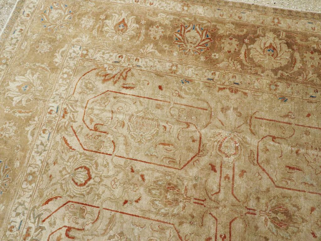 Annodato a mano Tappeto persiano d'epoca Tabriz per la camera in vendita