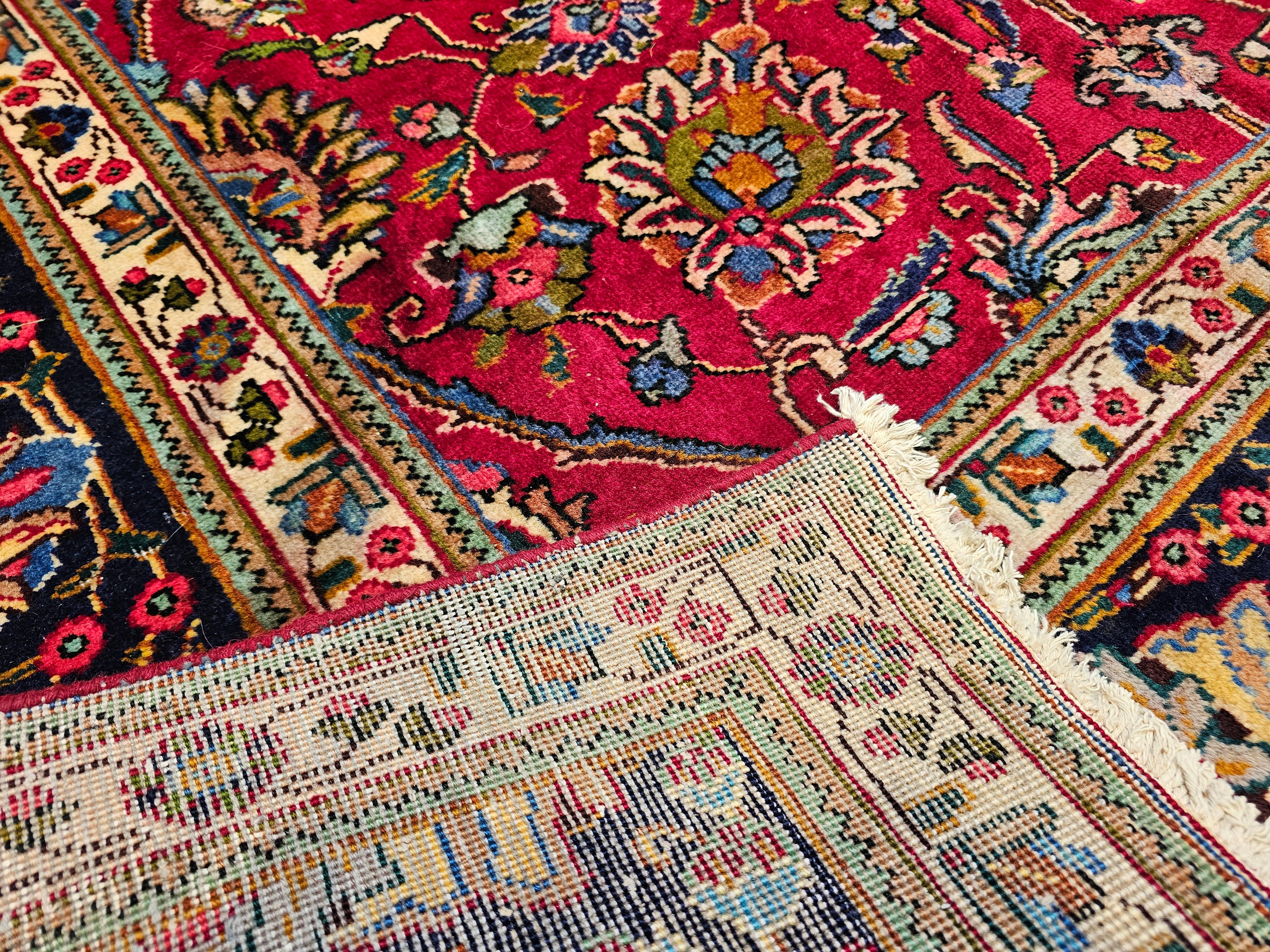 Tappeto persiano d'epoca Tabriz con motivo floreale in rosso, blu e blu scuro in vendita 5