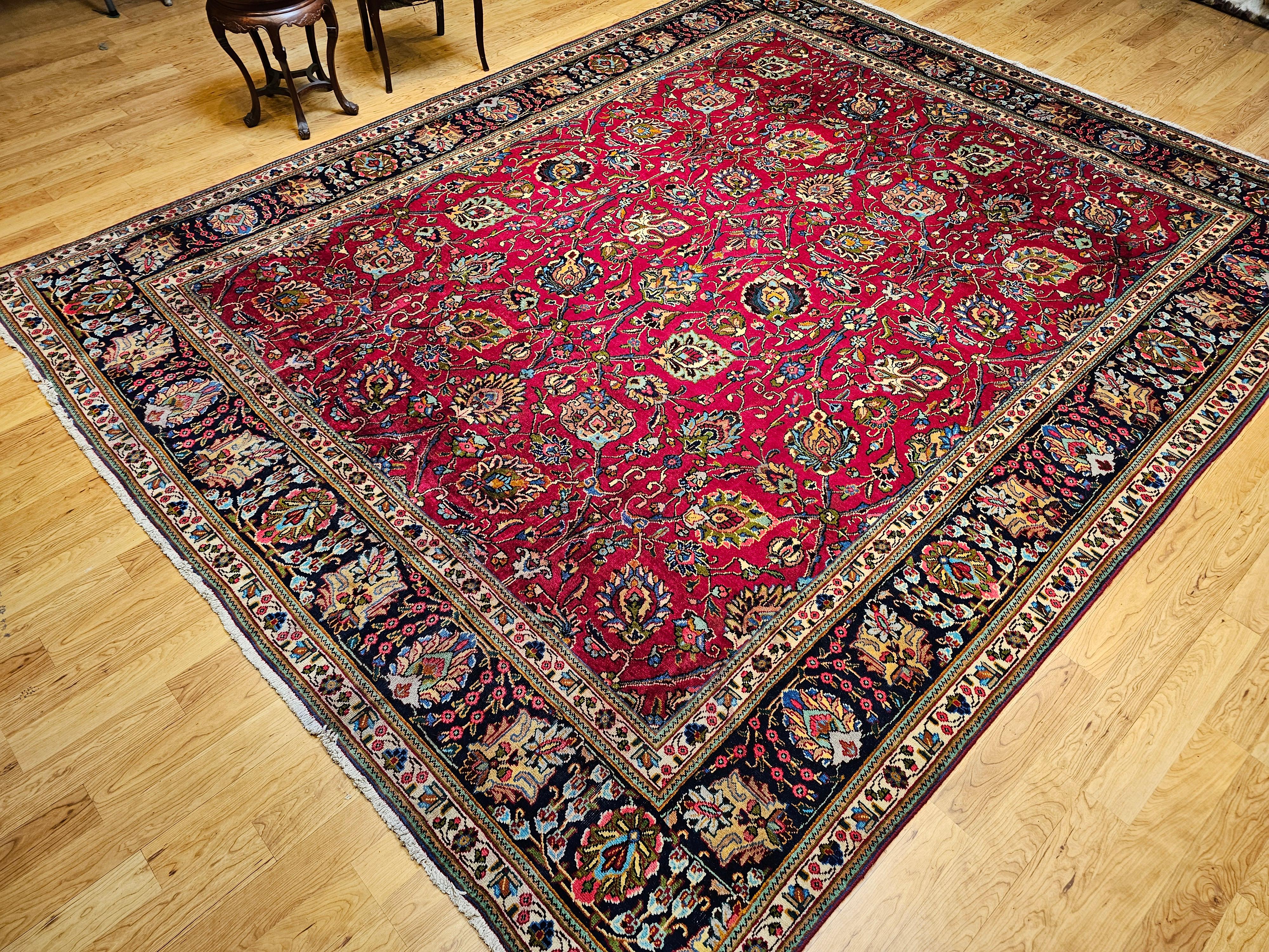 Tappeto persiano d'epoca Tabriz con motivo floreale in rosso, blu e blu scuro in vendita 8