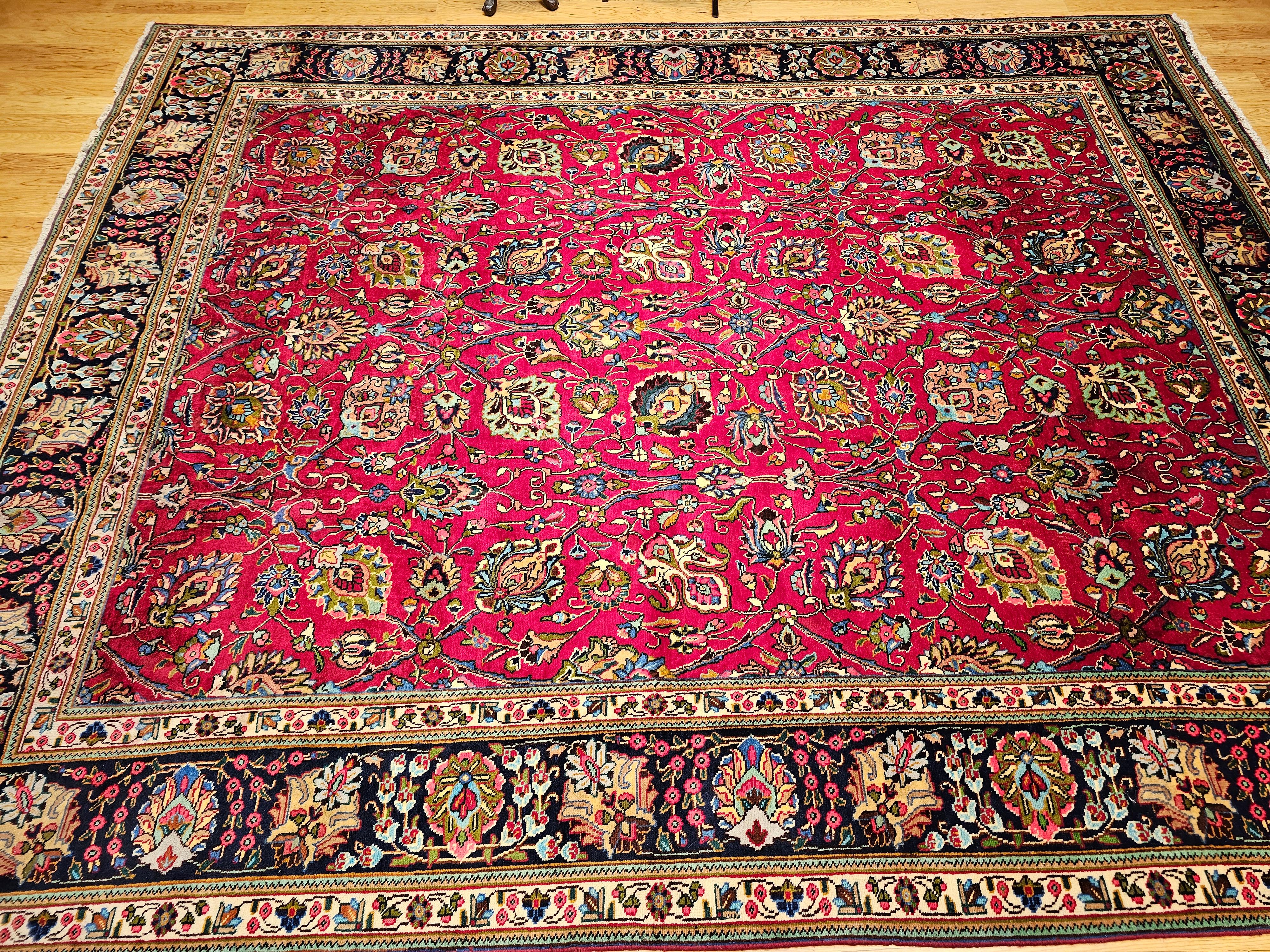 Tappeto persiano d'epoca Tabriz con motivo floreale in rosso, blu e blu scuro in vendita 9