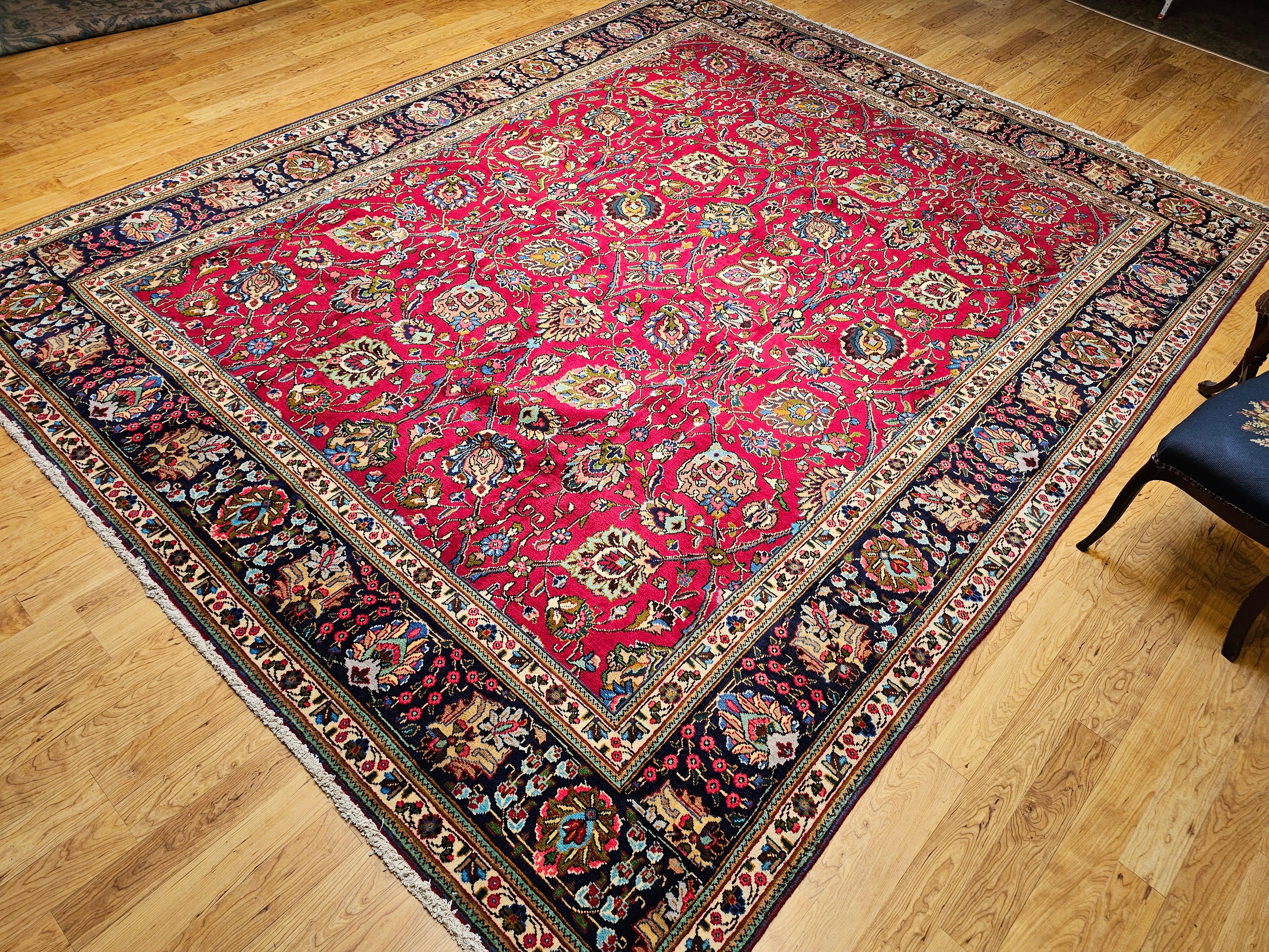 Tappeto persiano d'epoca Tabriz con motivo floreale in rosso, blu e blu scuro in vendita 12