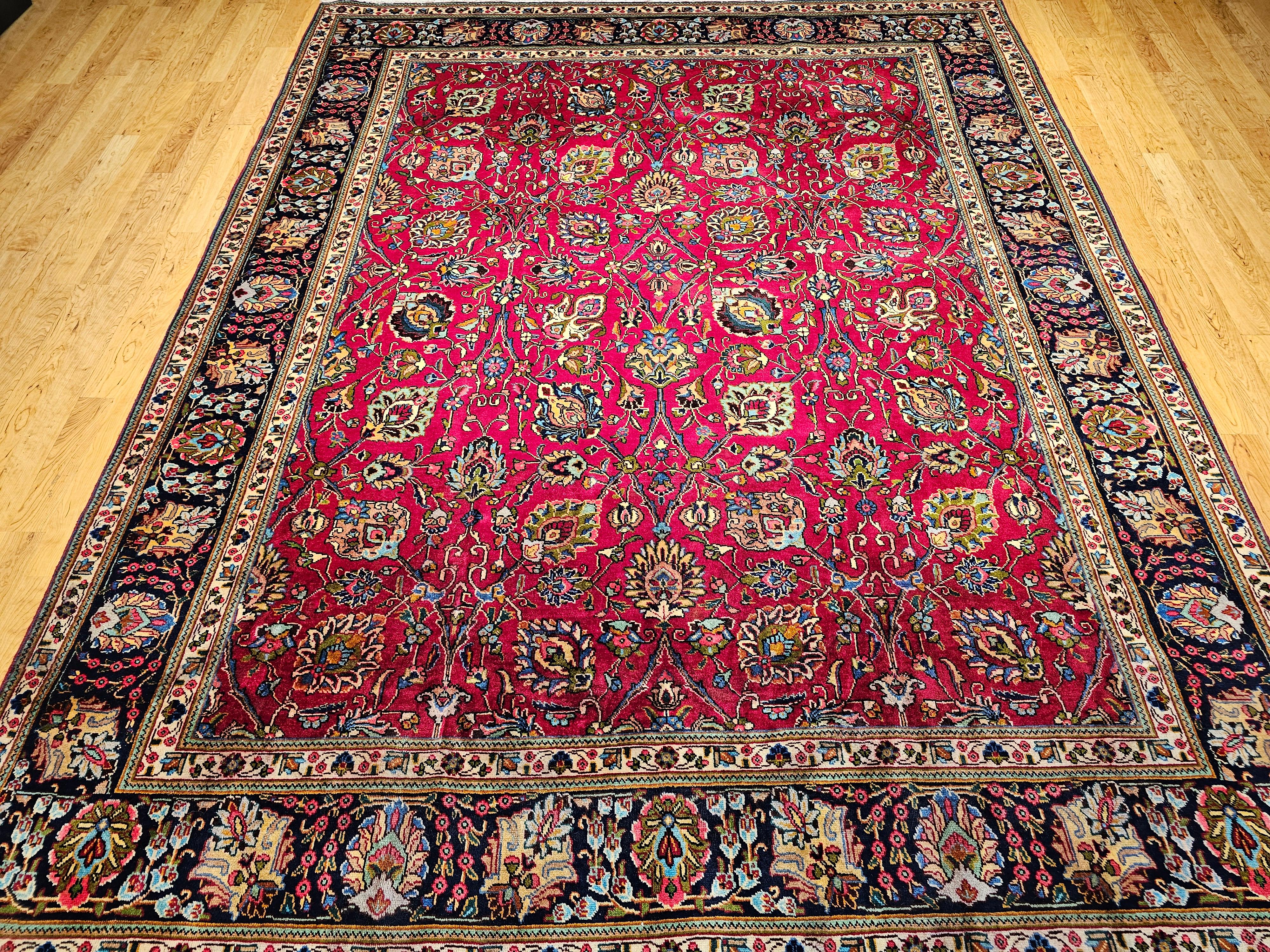 Persiano Tappeto persiano d'epoca Tabriz con motivo floreale in rosso, blu e blu scuro in vendita