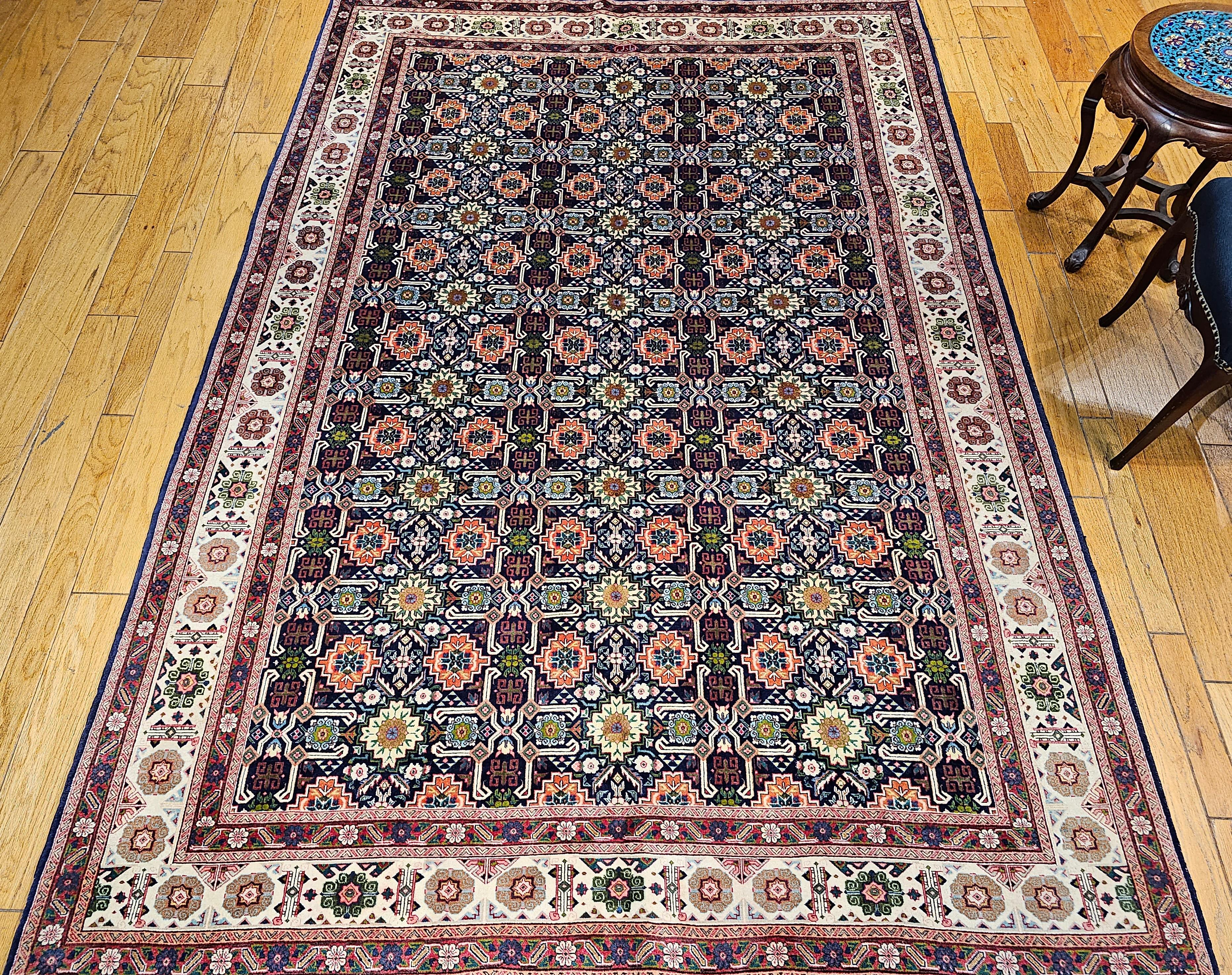 Tappeto persiano d'epoca Tabriz con motivo geometrico a tutto campo in blu e avorio in vendita 3