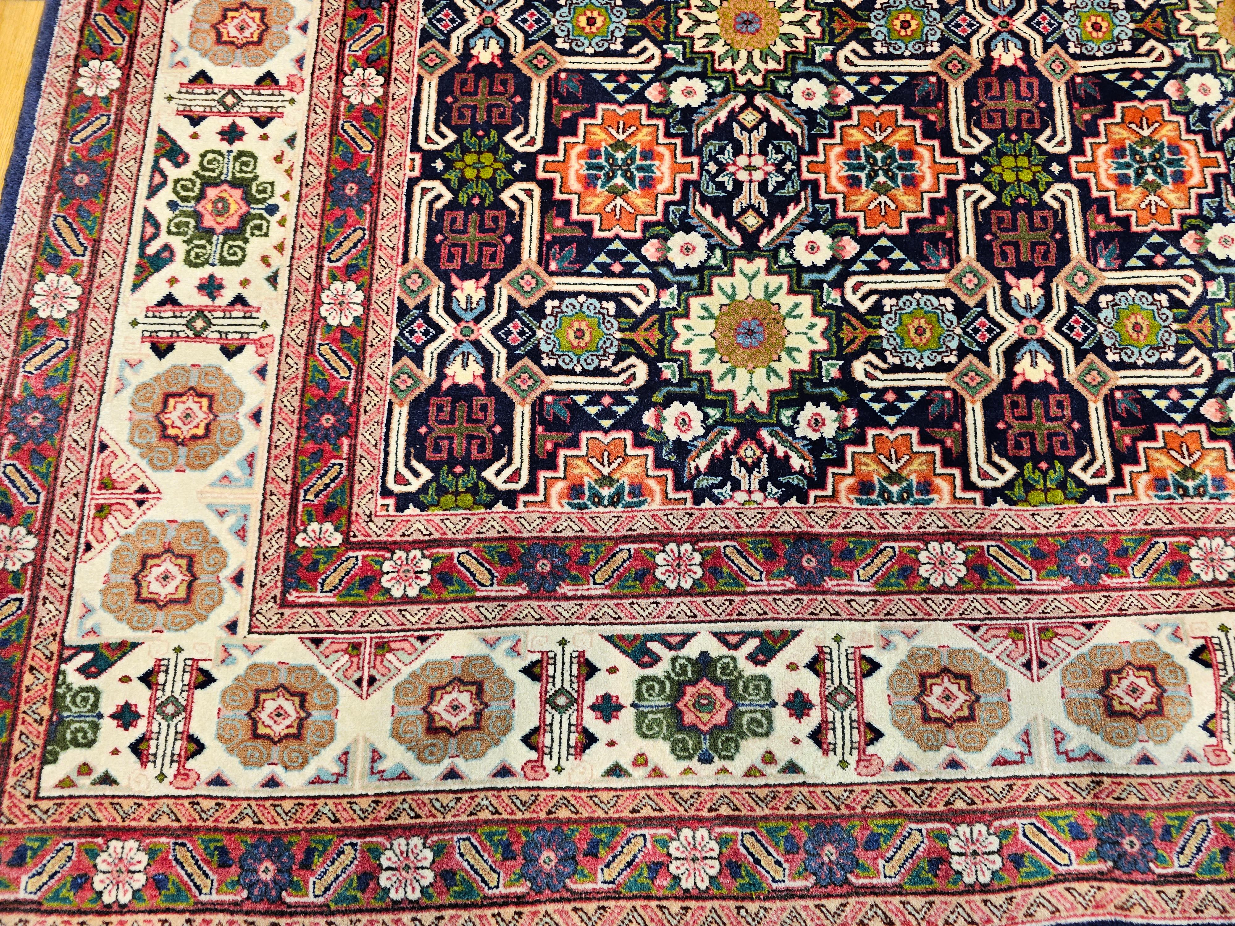 XX secolo Tappeto persiano d'epoca Tabriz con motivo geometrico a tutto campo in blu e avorio in vendita