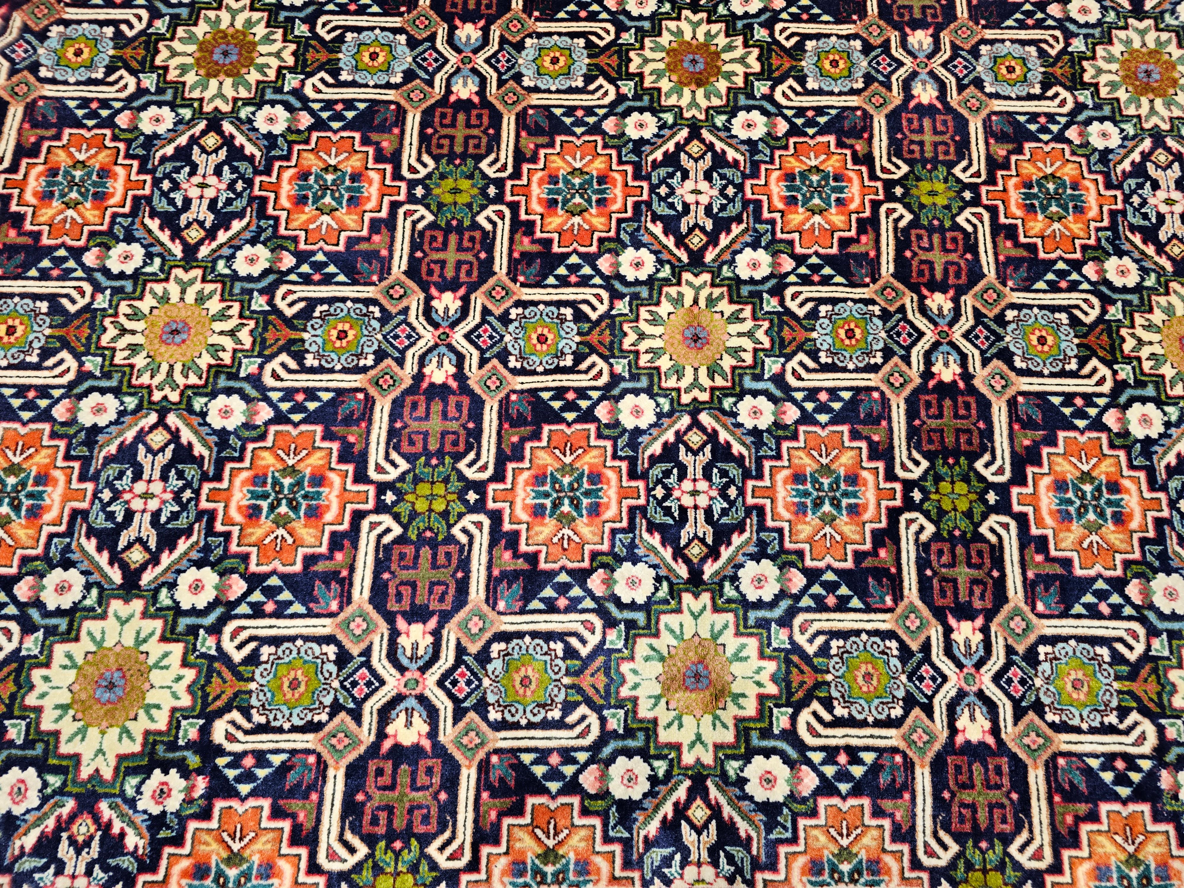 Lana Tappeto persiano d'epoca Tabriz con motivo geometrico a tutto campo in blu e avorio in vendita