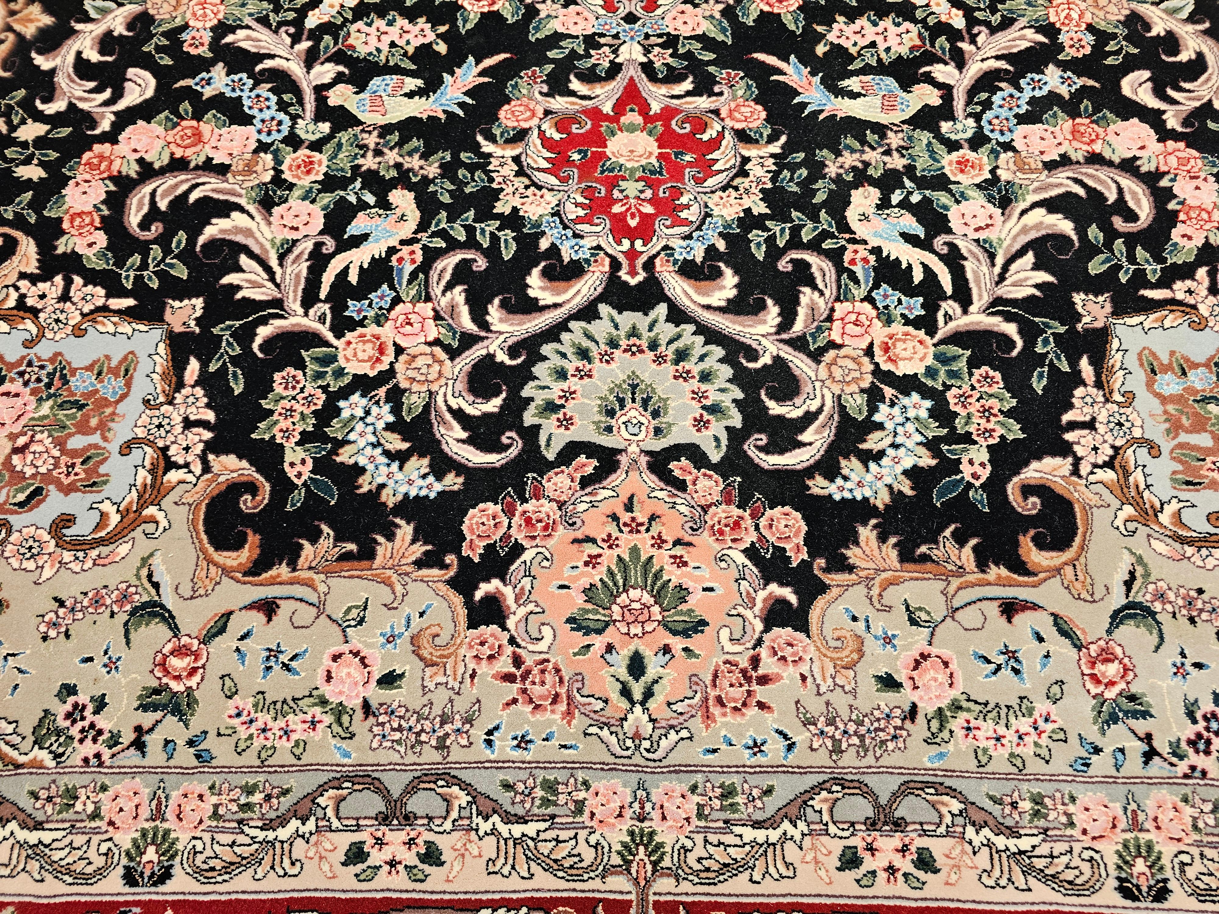 Tappeto persiano d'epoca Tabriz con motivo floreale in nero, rosso e verde in vendita 3