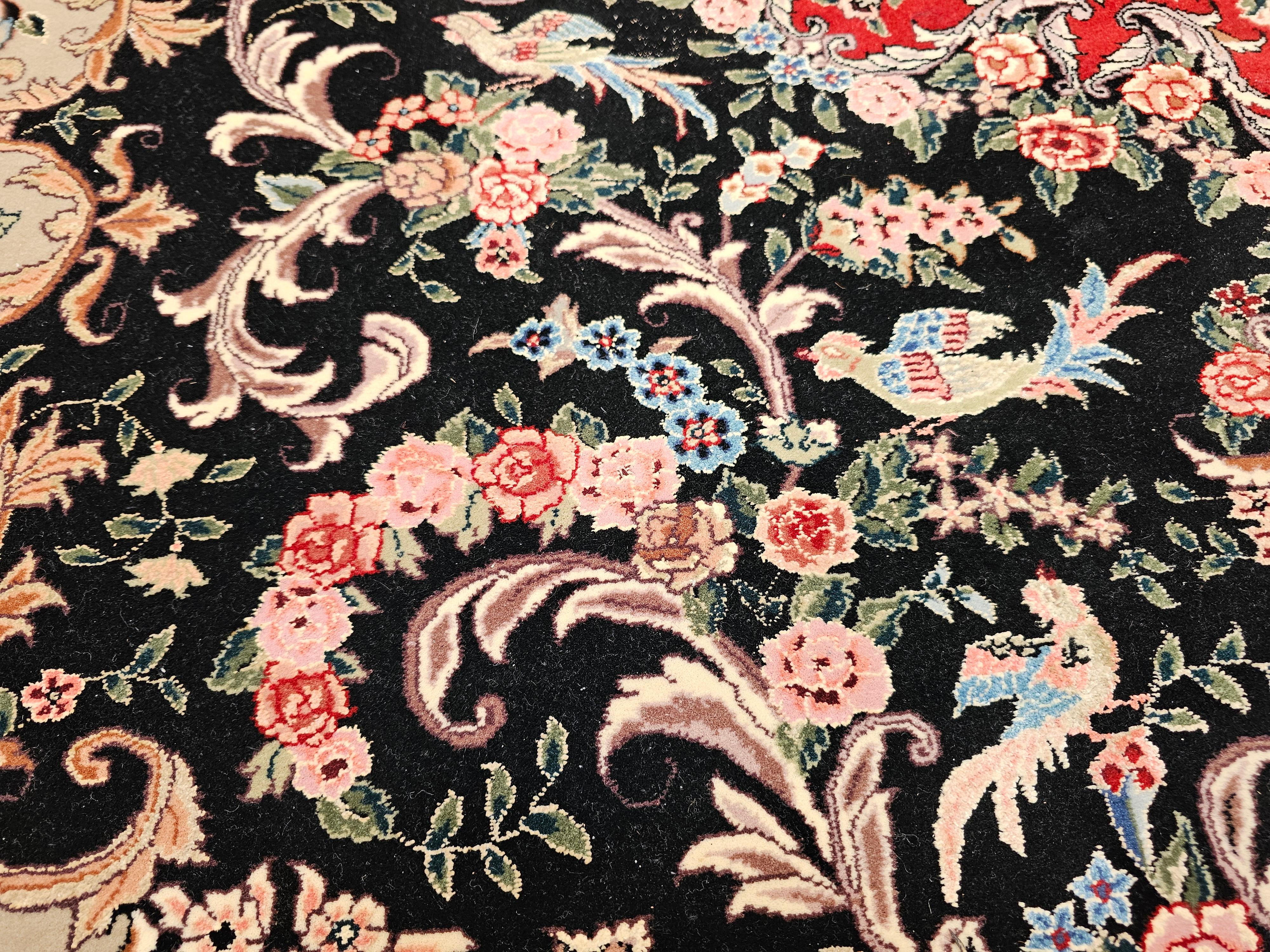 Tappeto persiano d'epoca Tabriz con motivo floreale in nero, rosso e verde in vendita 5
