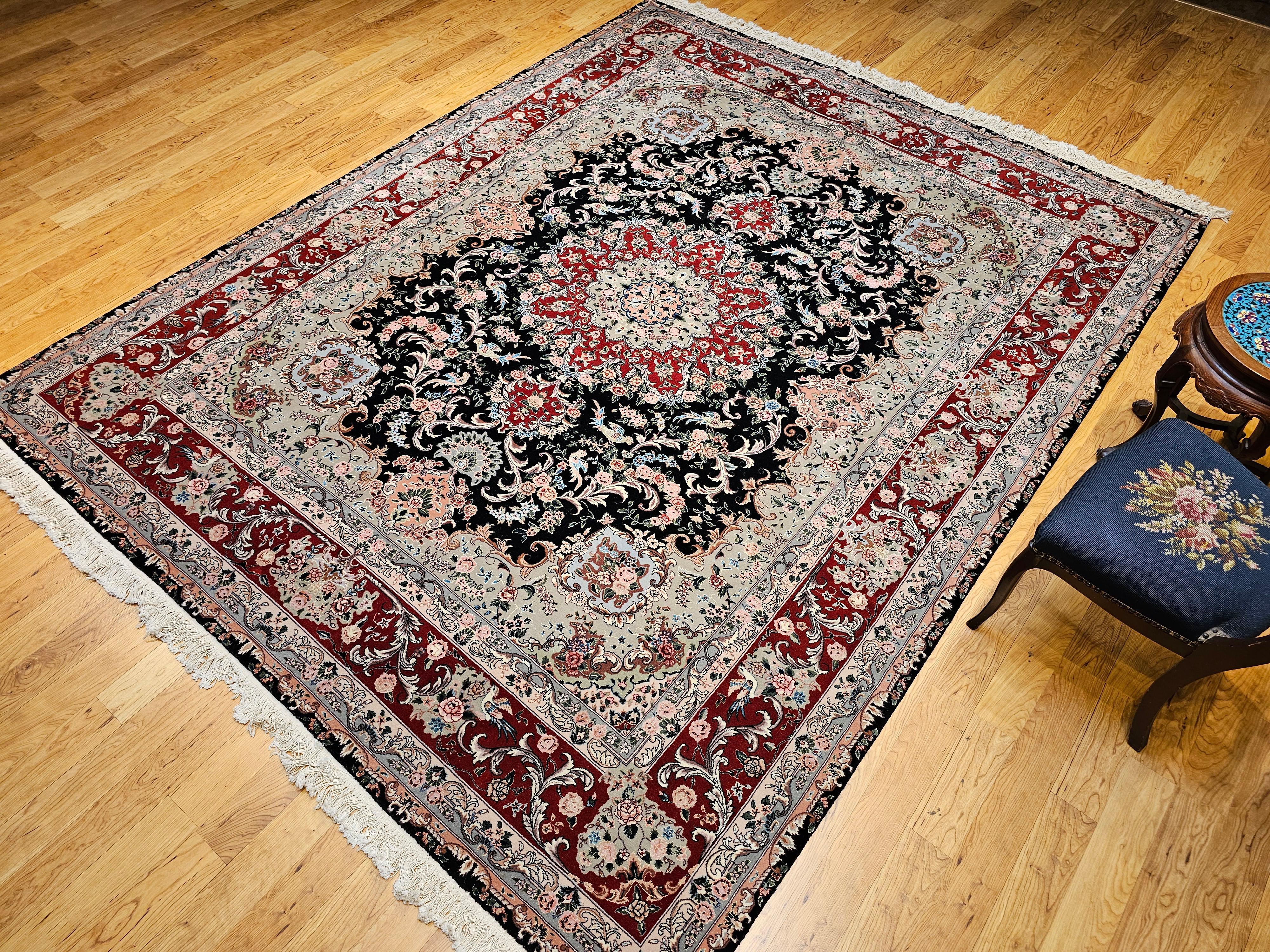 Tappeto persiano d'epoca Tabriz con motivo floreale in nero, rosso e verde in vendita 9