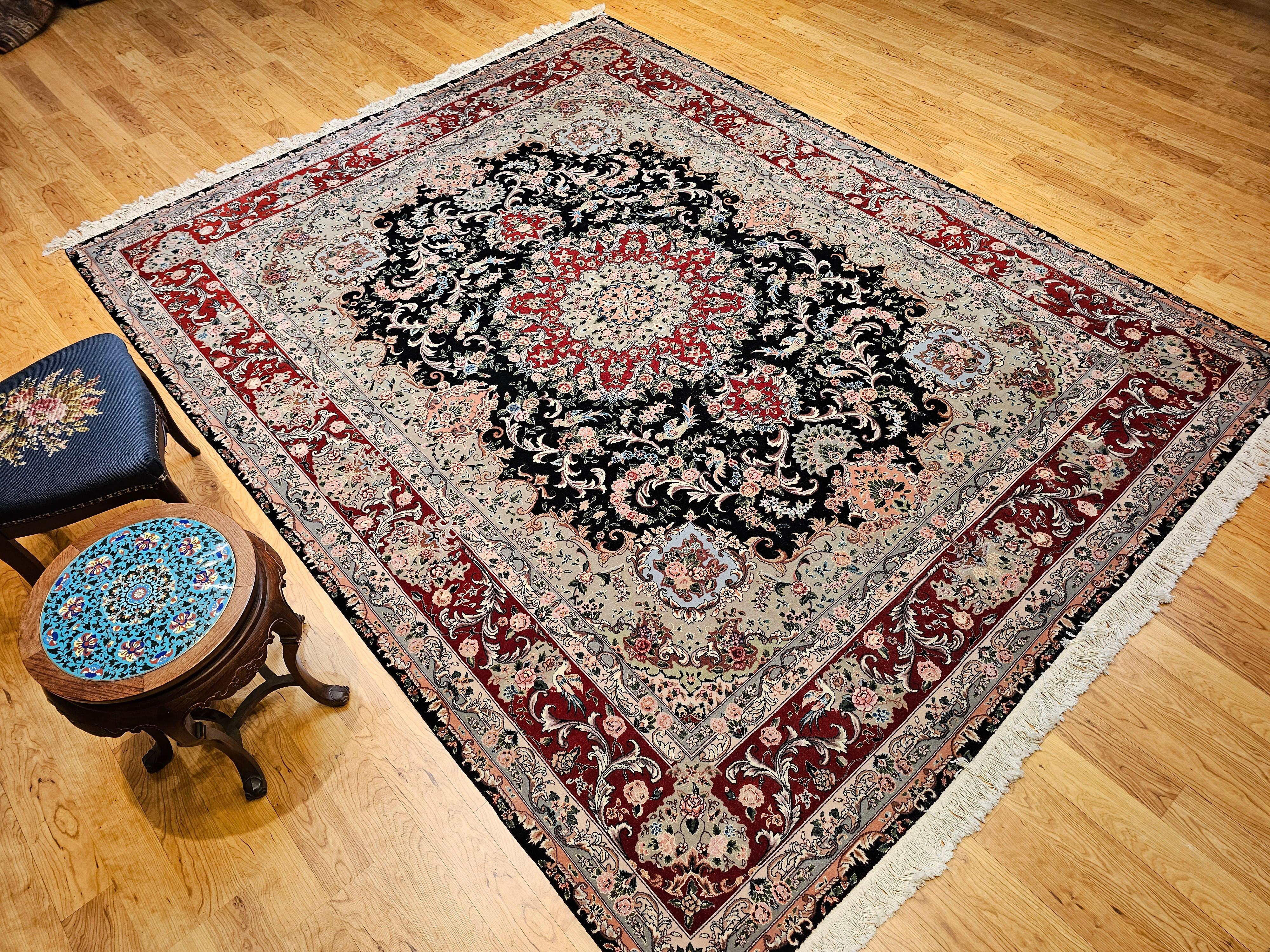 Tappeto persiano d'epoca Tabriz con motivo floreale in nero, rosso e verde in vendita 11
