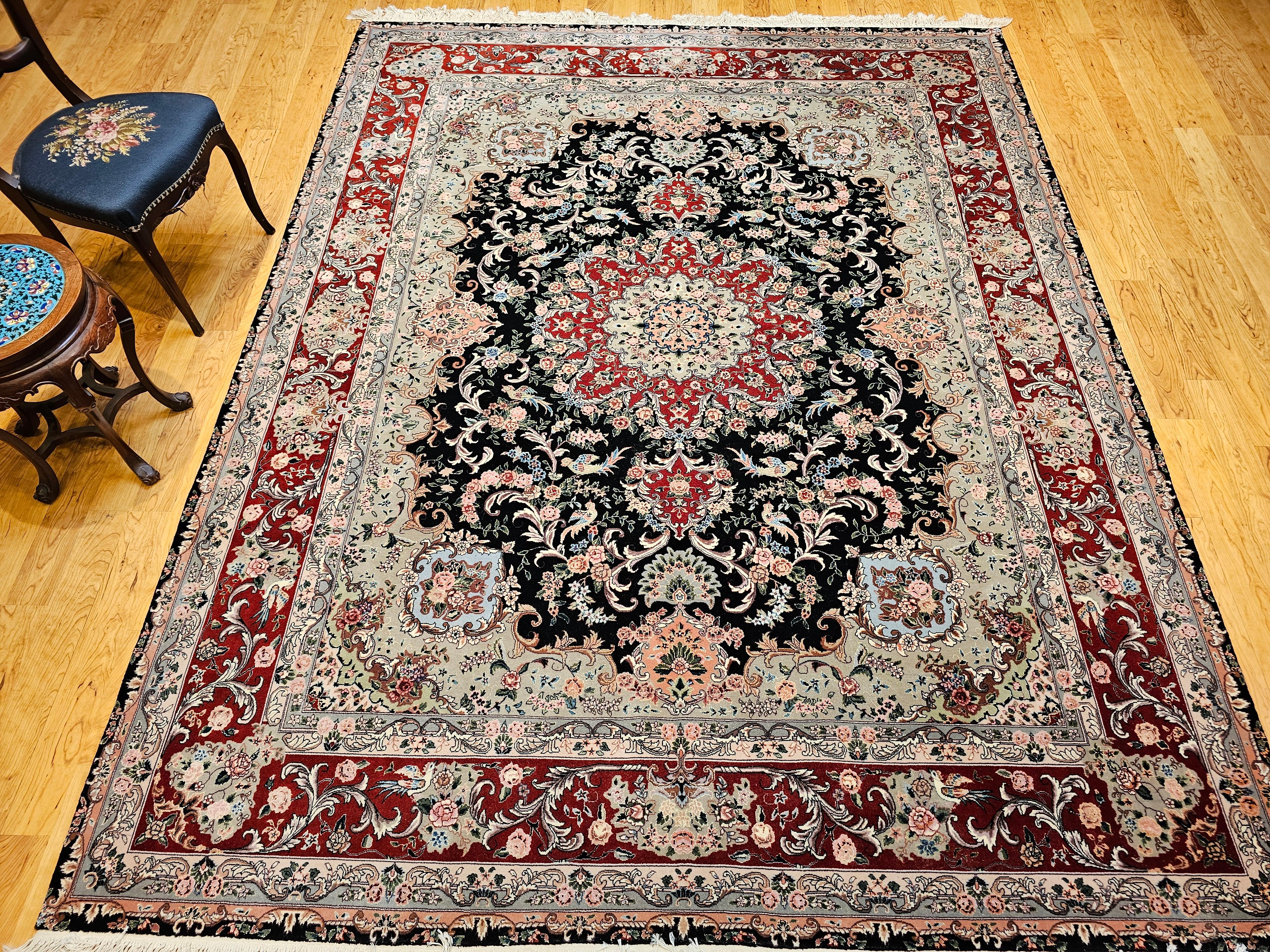 Tappeto persiano d'epoca Tabriz con motivo floreale in nero, rosso e verde in vendita 12