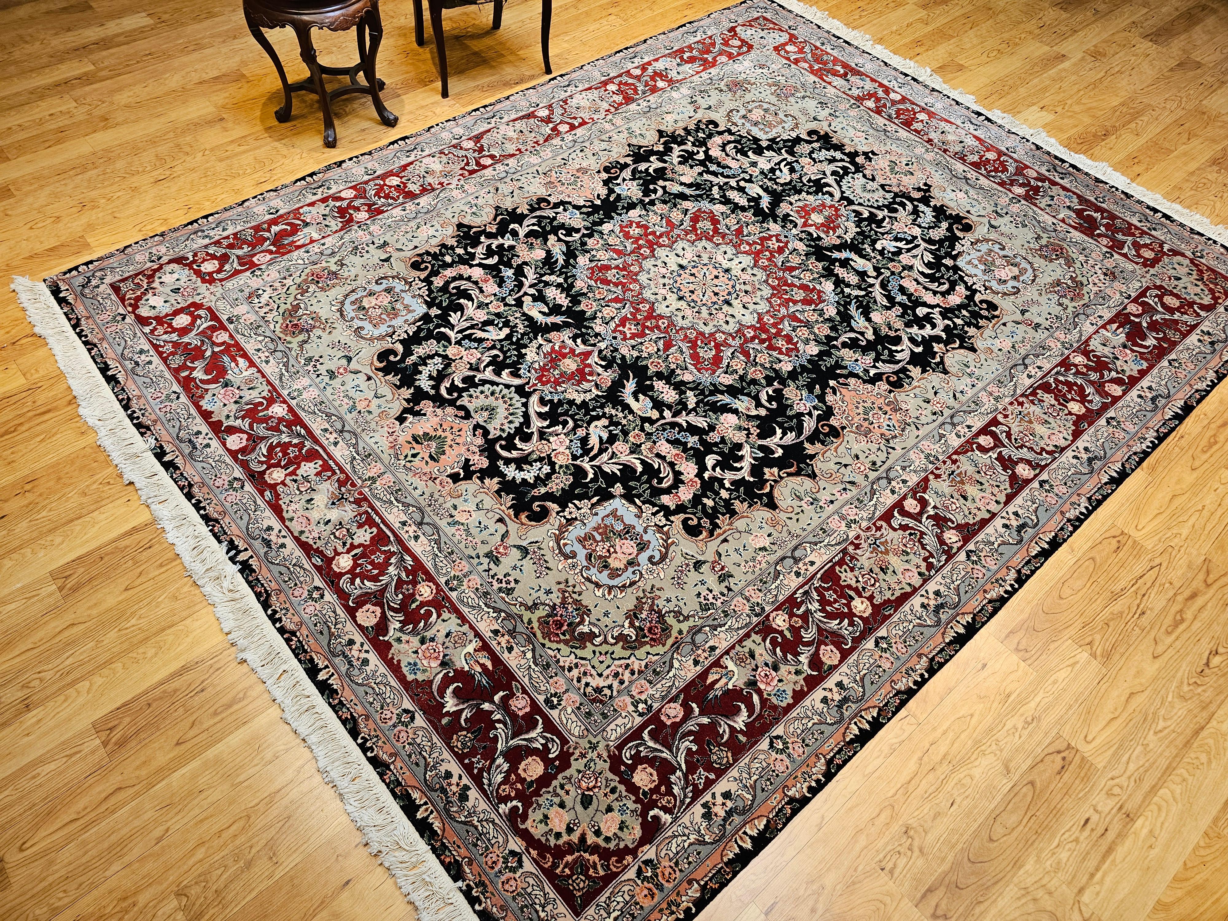 Tappeto persiano d'epoca Tabriz con motivo floreale in nero, rosso e verde in vendita 13