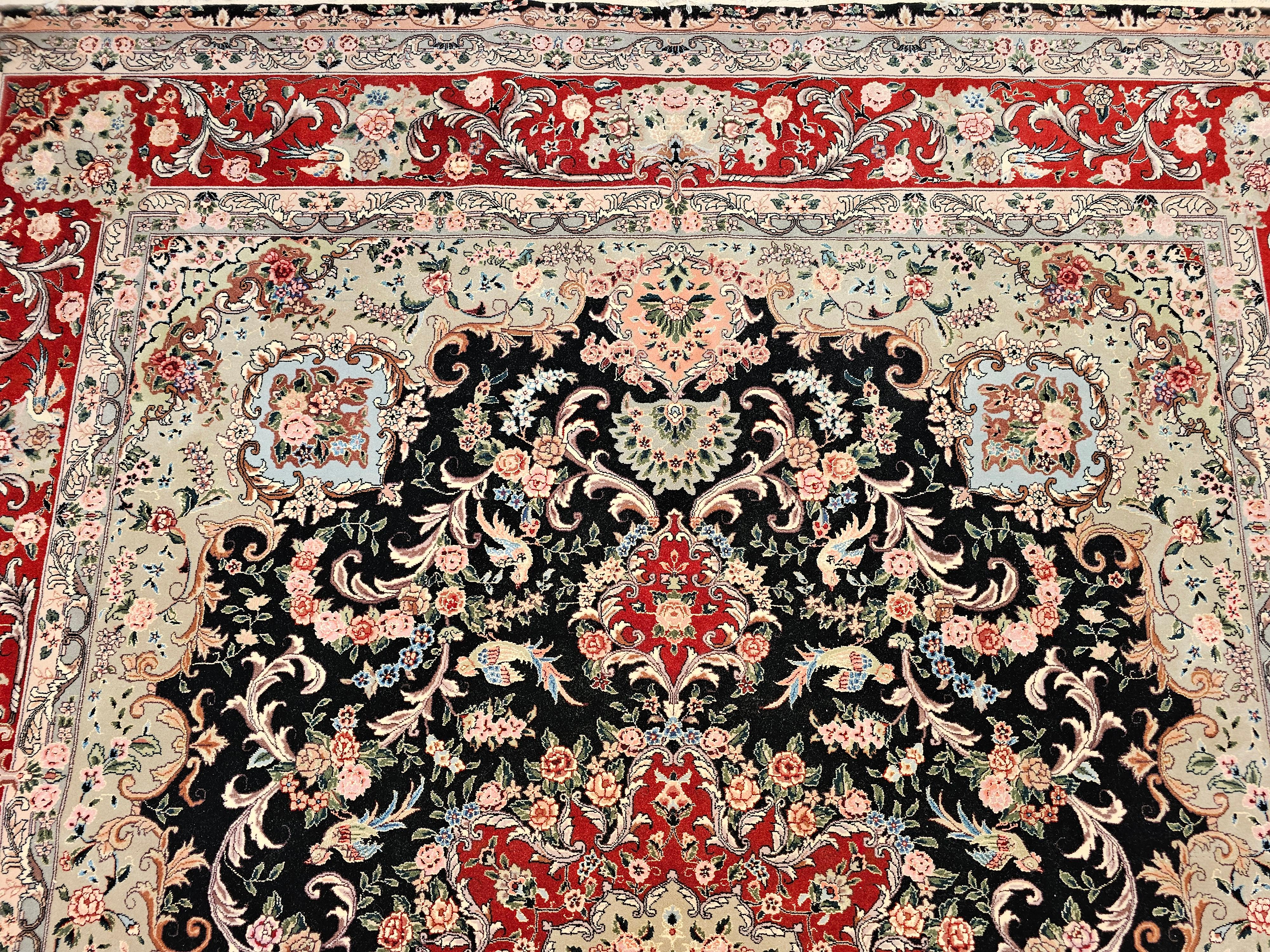 Persiano Tappeto persiano d'epoca Tabriz con motivo floreale in nero, rosso e verde in vendita