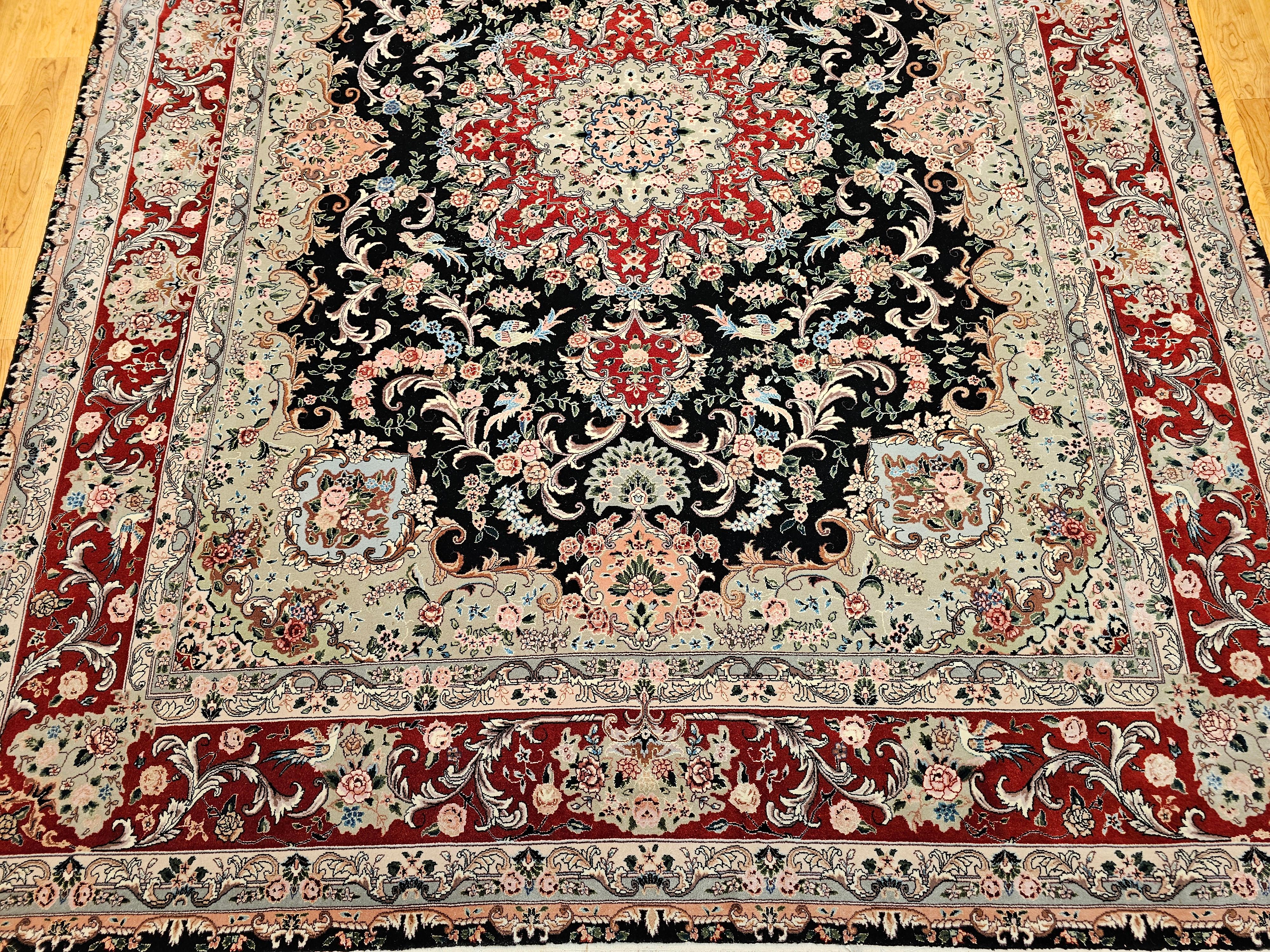 Tappeto persiano d'epoca Tabriz con motivo floreale in nero, rosso e verde In condizioni buone in vendita a Barrington, IL
