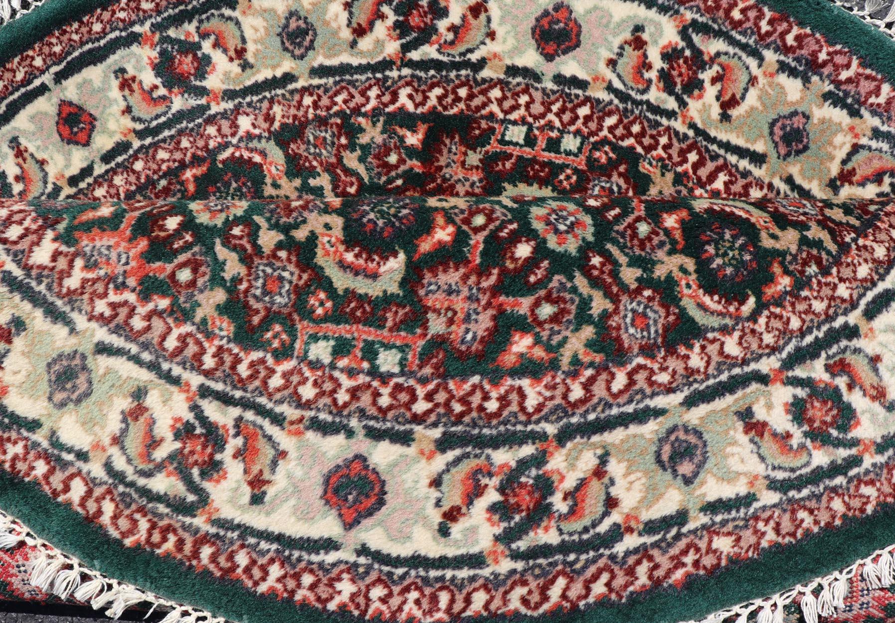 Persischer runder Täbris-Teppich im Vintage-Stil mit zentralem Medaillon und üppigem grünem Feld, 4FT (Handgeknüpft) im Angebot