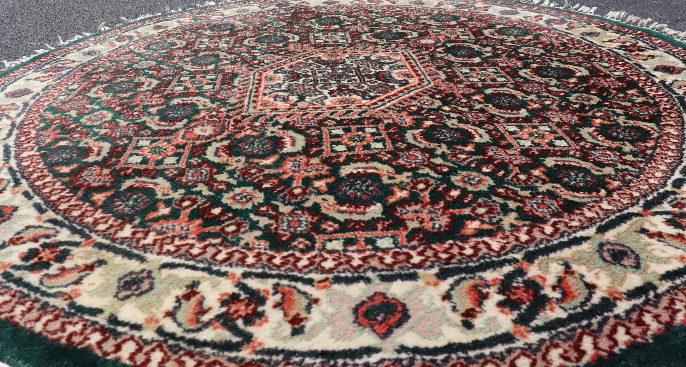 Persischer runder Täbris-Teppich im Vintage-Stil mit zentralem Medaillon und üppigem grünem Feld, 4FT im Zustand „Gut“ im Angebot in Atlanta, GA