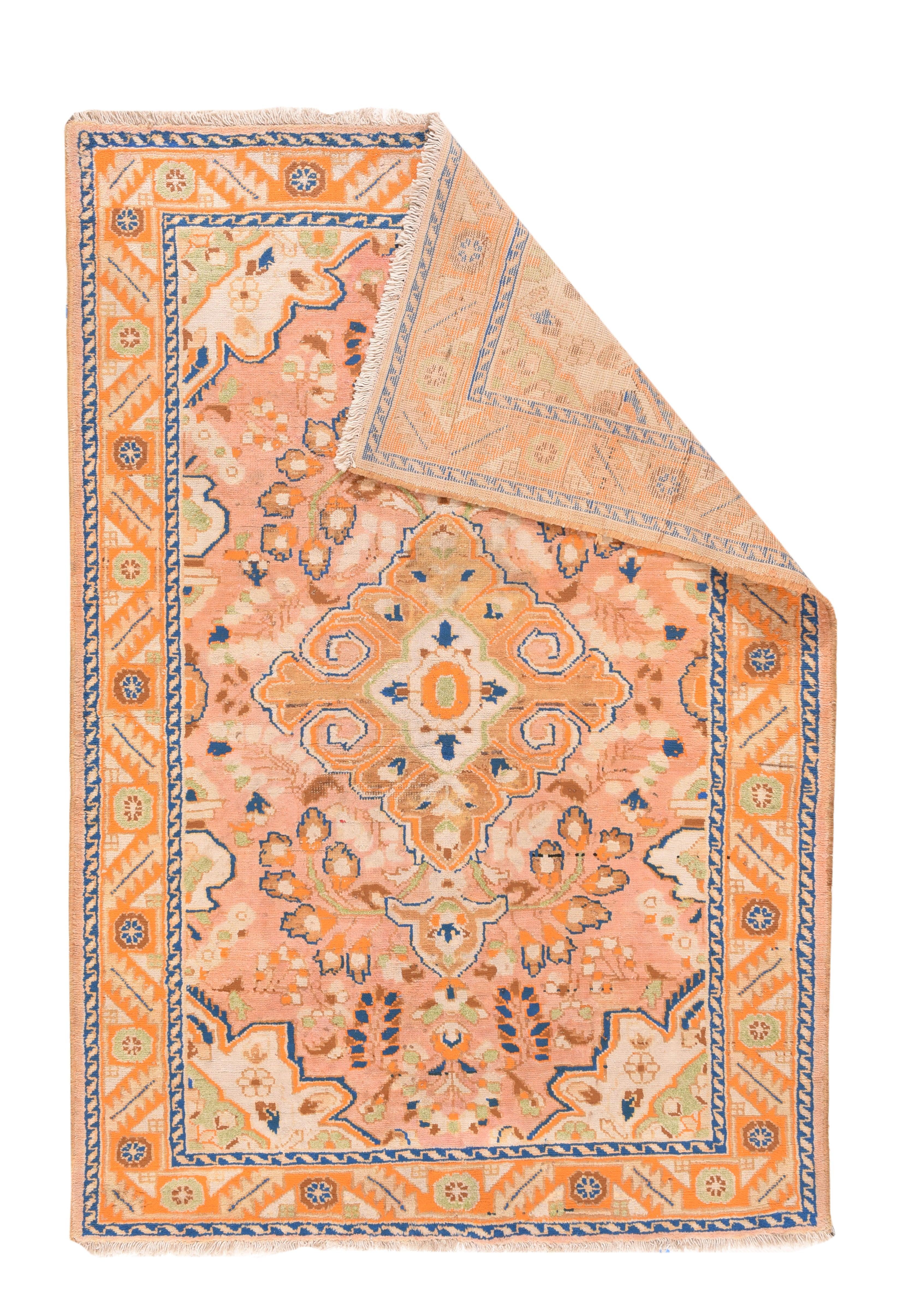Tappeto persiano Tabriz vintage 4'2'' x 6'6''. L'enorme produzione di tappeti e scatter in quasi tutti gli stili: medaglione, centralizzato, Directional o allover, in una varietà di densità da moderata a estremamente fine, in lana, seta e combinato,