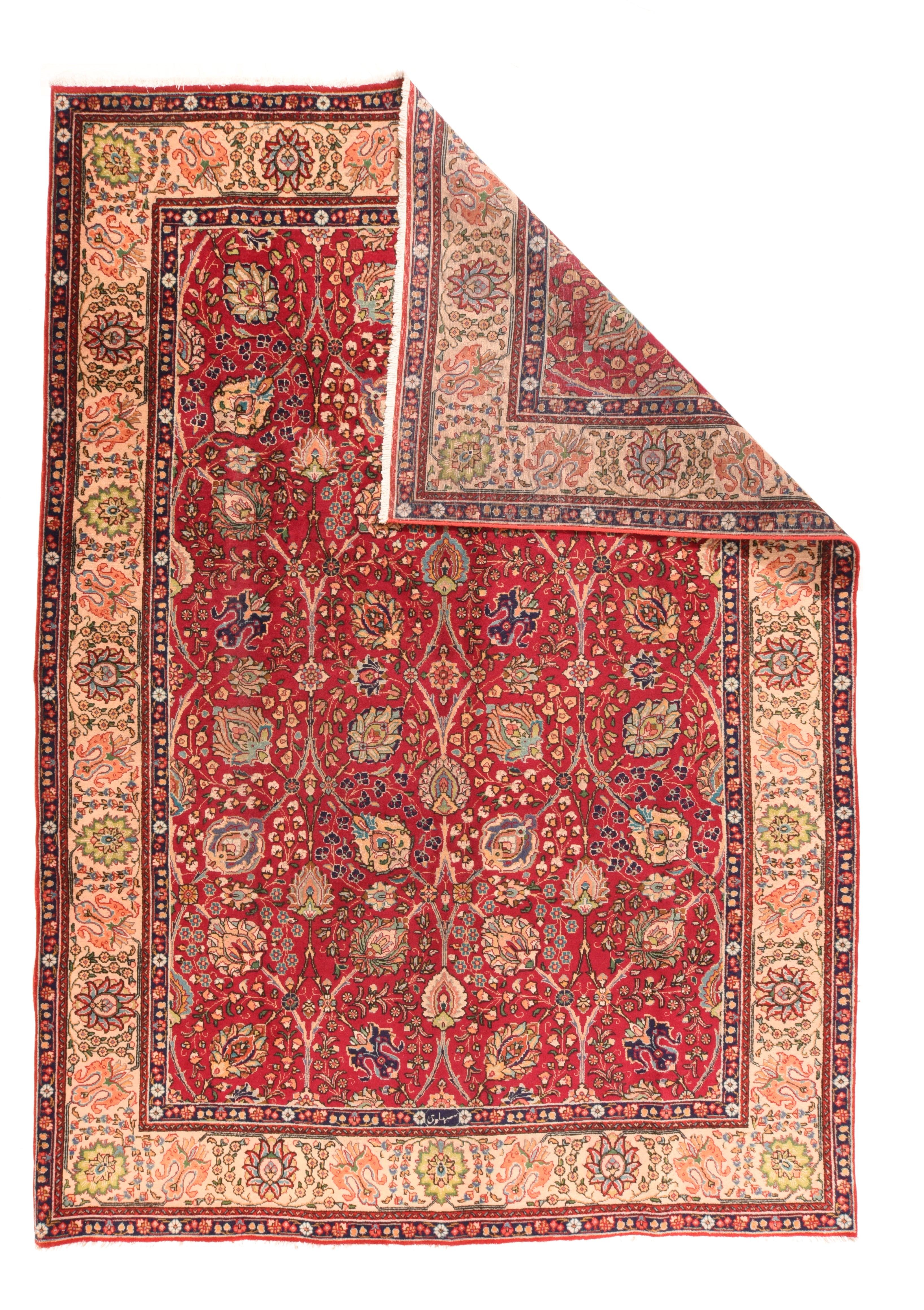 Tappeto persiano Tabriz vintage 7'11'' x 11'3''. Ben tessuto su una base interamente in cotone, questo tappeto a medaglione tradizionale in stile persiano urbano presenta un campo rosso ben coperto, arricchito da un medaglione a strati a 16 punte