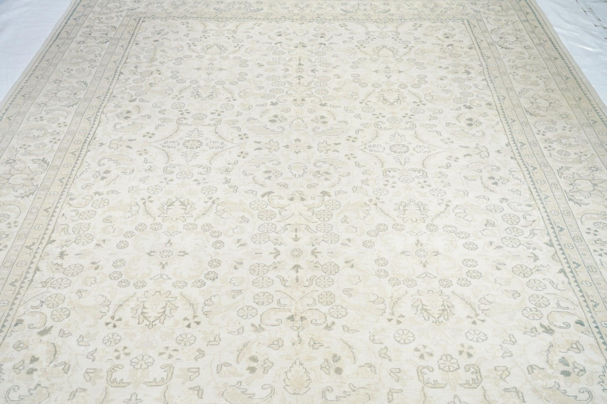 Tappeto persiano Tabriz Vintage 7'9'' x 11'3'' in vendita 2