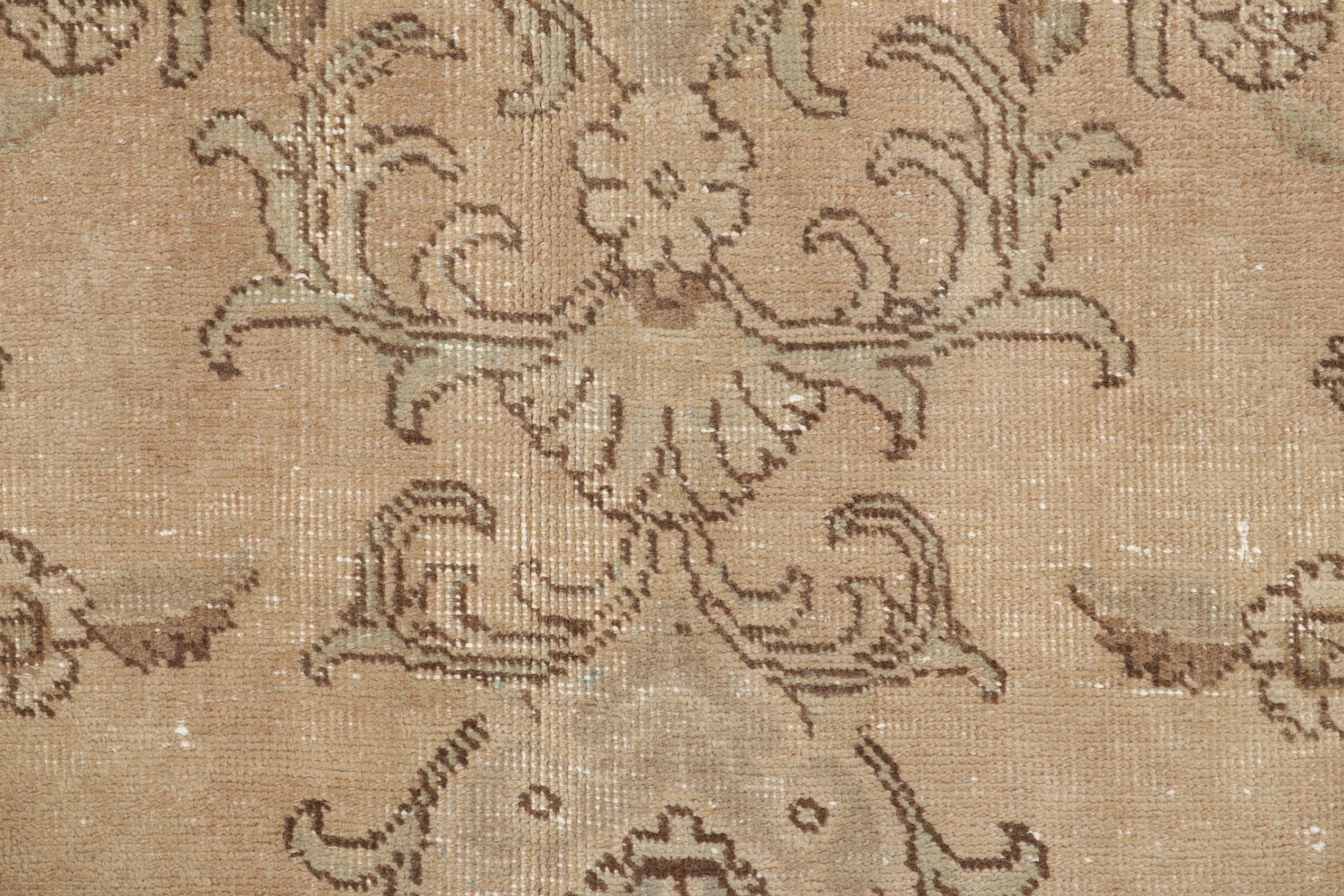 Noué à la main Vintage Persian Tabriz Rug, Desert Wash Medallion in Beige and Brown Rug & Kilim en vente