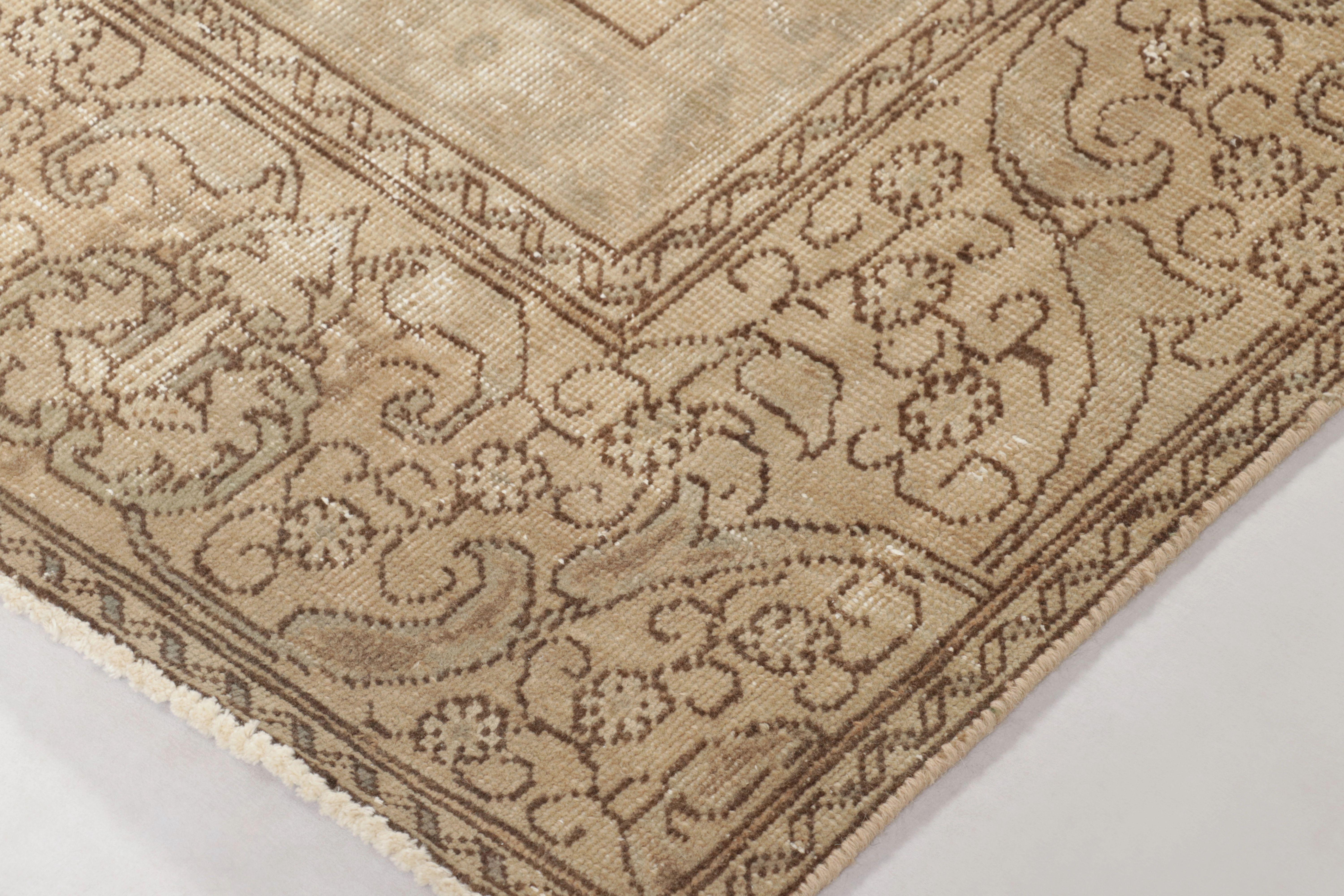 Vintage Persian Tabriz Rug, Desert Wash Medallion in Beige and Brown Rug & Kilim Bon état - En vente à Long Island City, NY