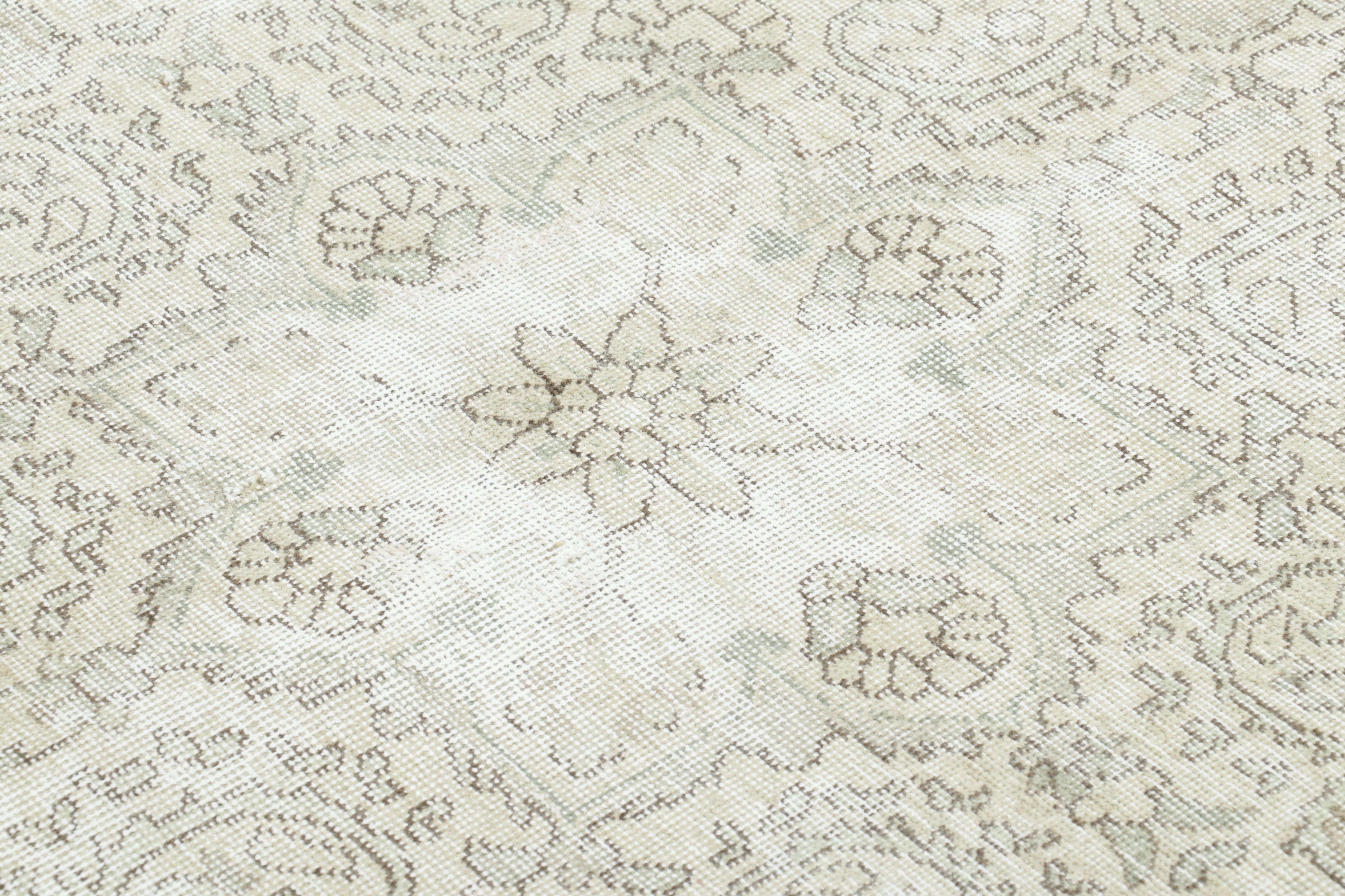 Perse Tapis persan vintage Tabriz, médaillon éthéré en ivoire et gris - Rug & Kilim en vente