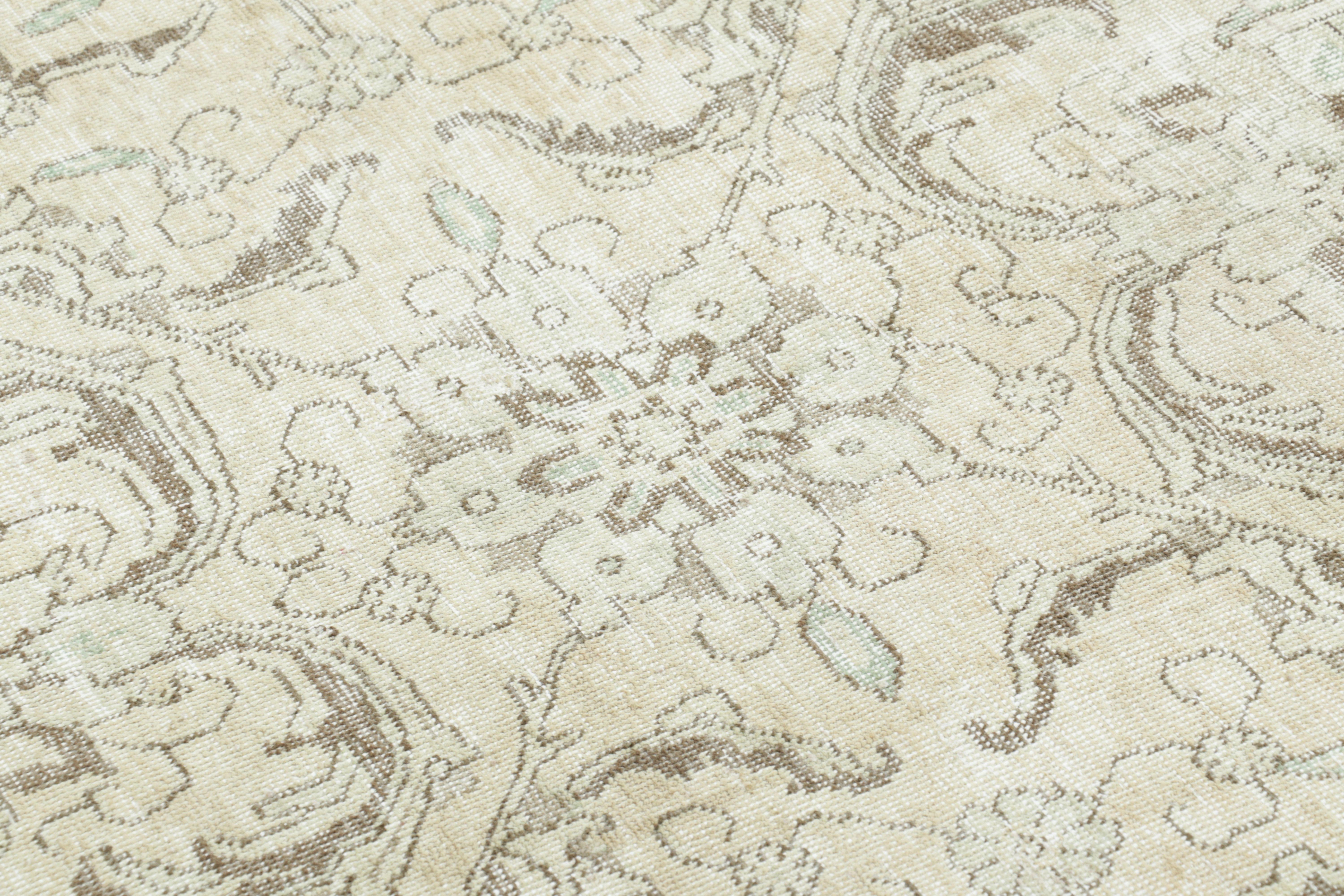 Noué à la main Tapis persan vintage Tabriz, médaillon éthéré en ivoire et gris - Rug & Kilim en vente