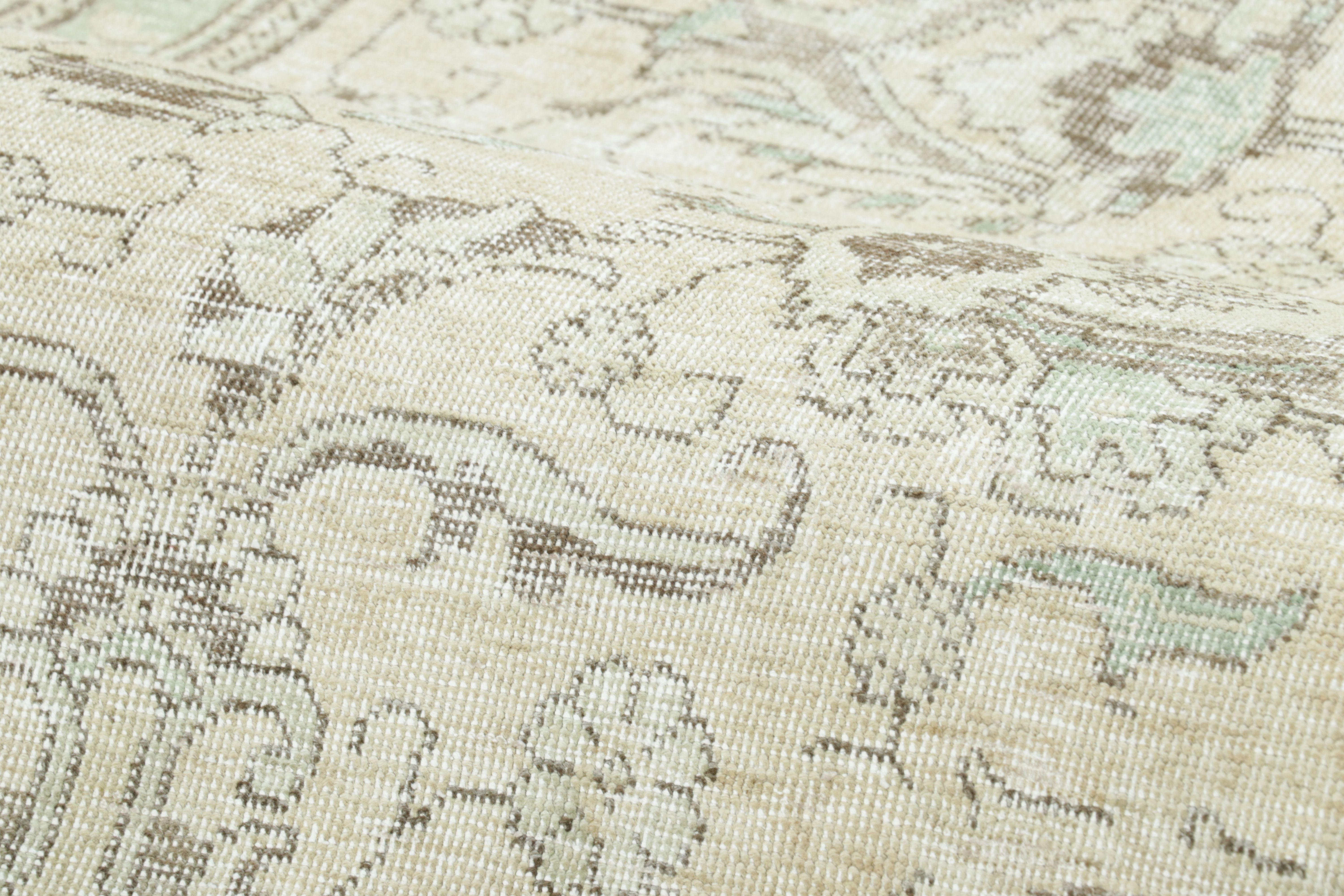 Fin du 20e siècle Tapis persan vintage Tabriz, médaillon éthéré en ivoire et gris - Rug & Kilim en vente