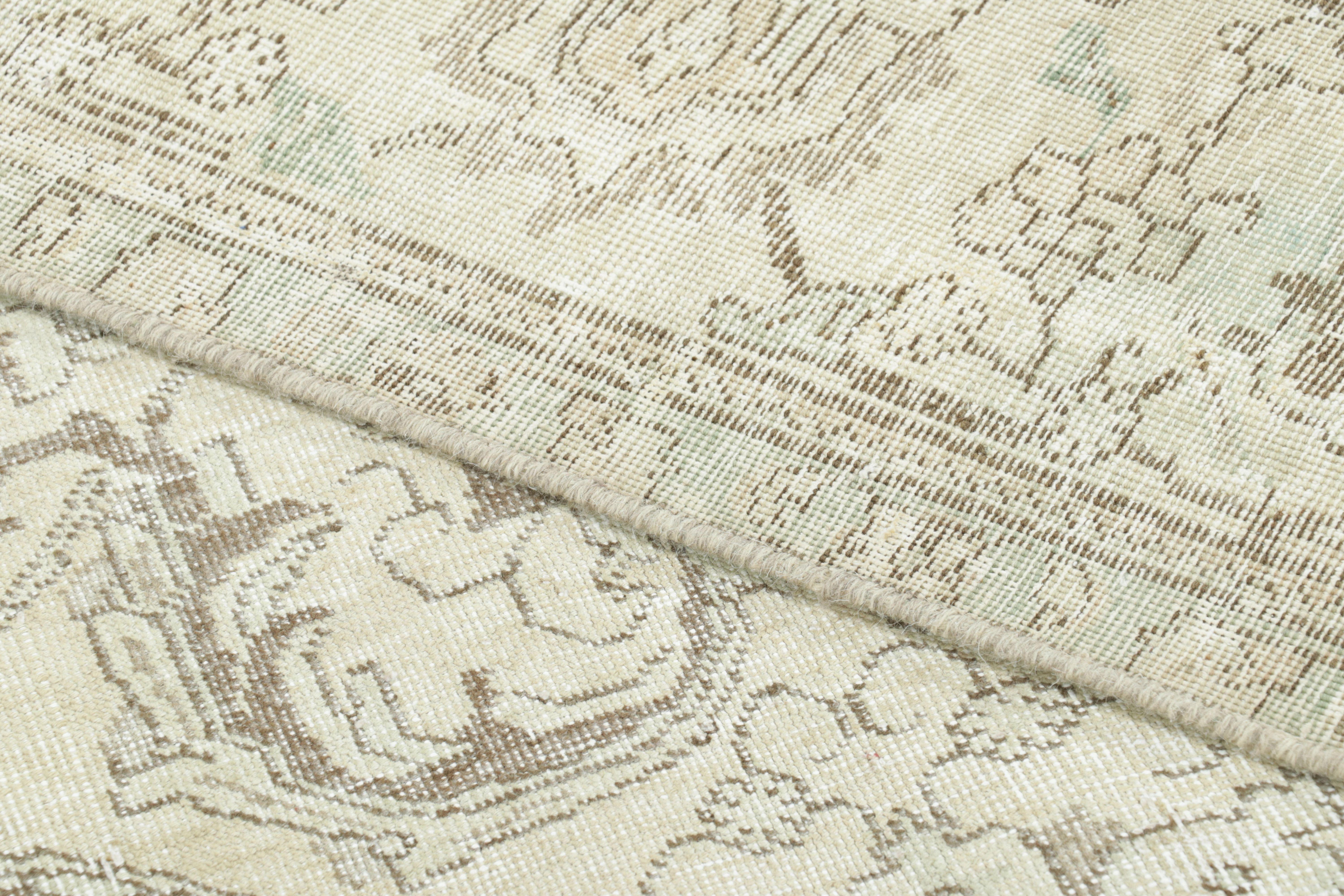 Laine Tapis persan vintage Tabriz, médaillon éthéré en ivoire et gris - Rug & Kilim en vente