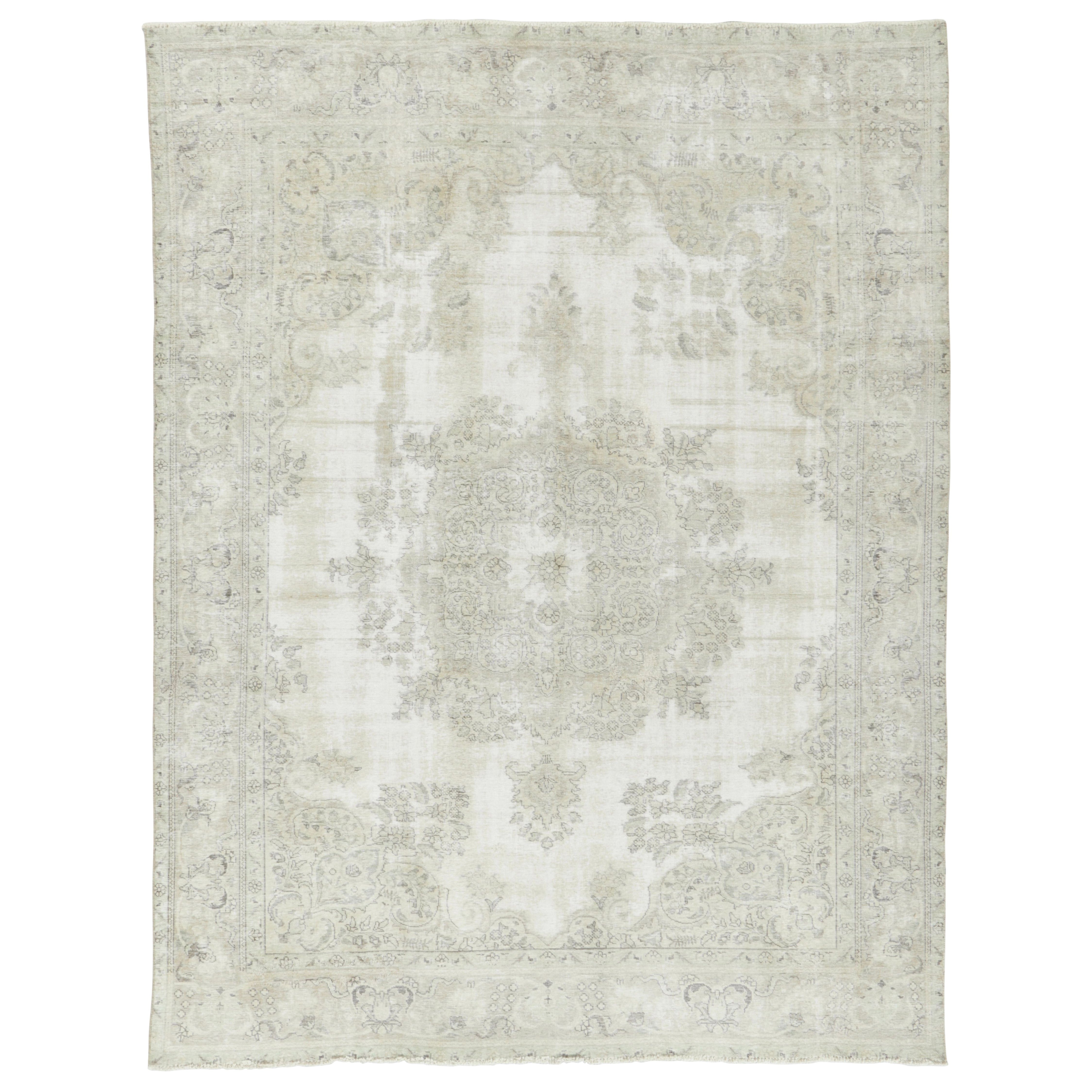 Tapis persan vintage Tabriz, médaillon éthéré en ivoire et gris - Rug & Kilim