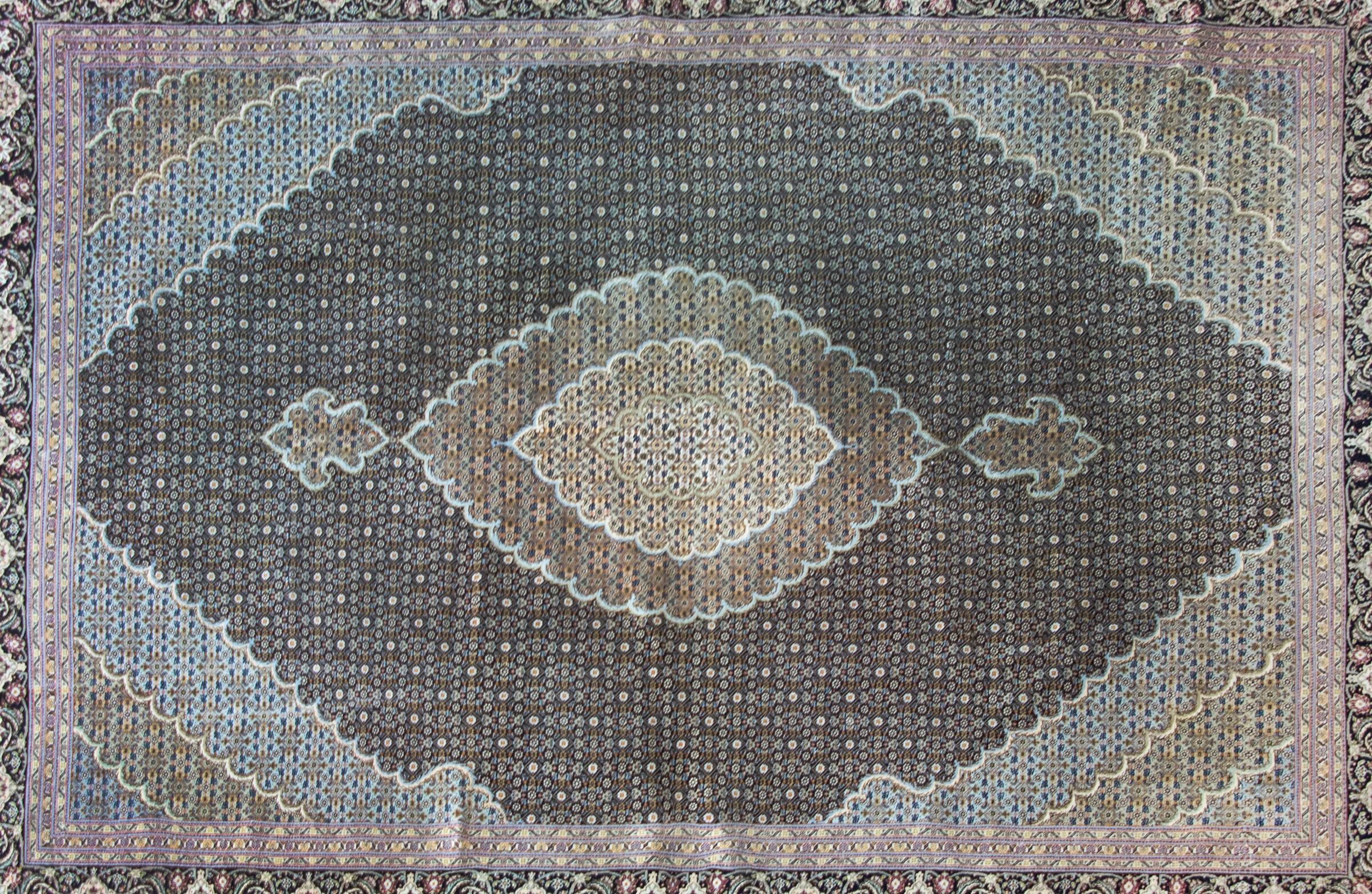 Alter persischer Täbris-Teppich (Tabriz) im Angebot
