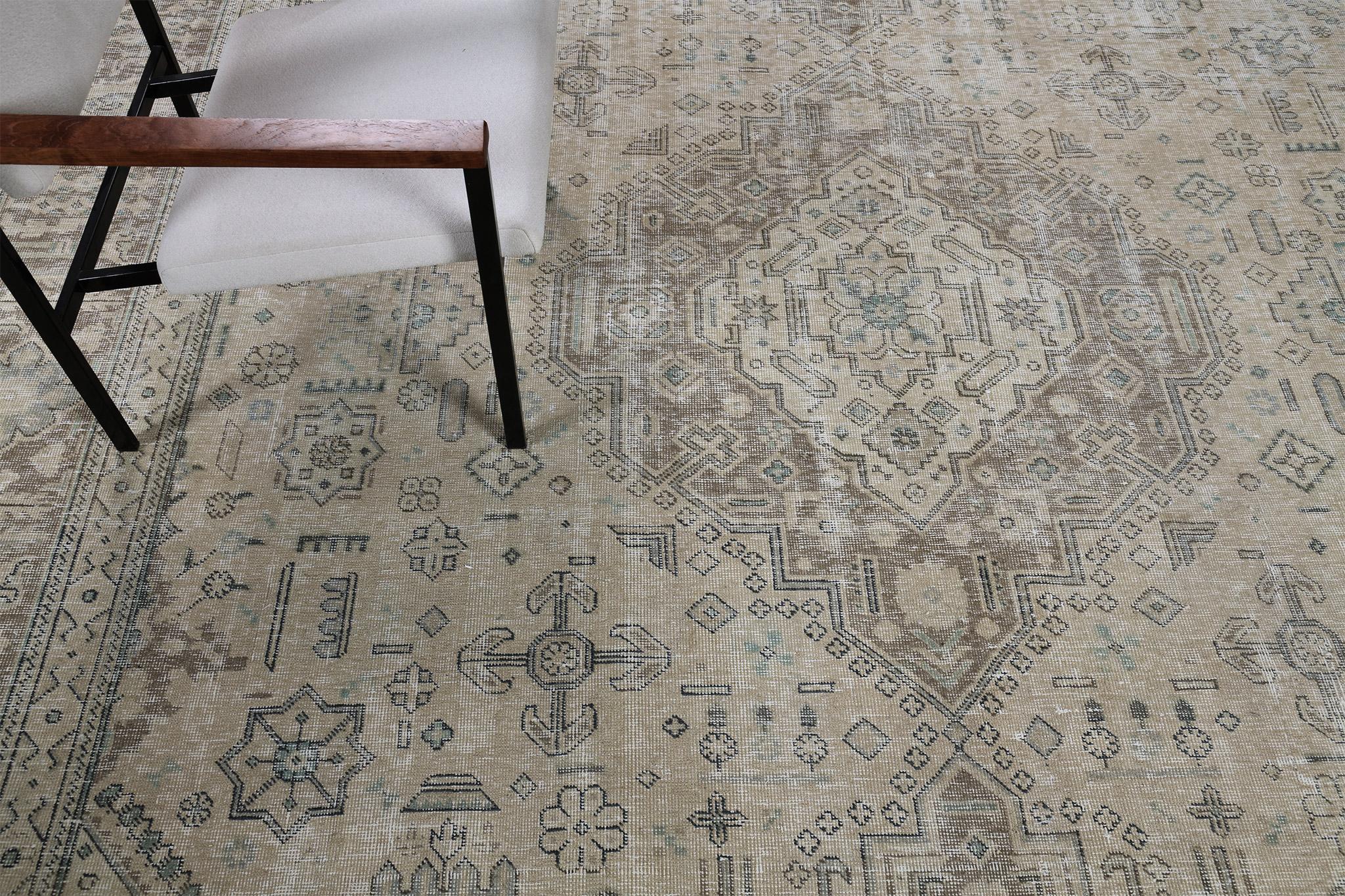 Tappeto persiano Tabriz vintage In condizioni buone in vendita a WEST HOLLYWOOD, CA