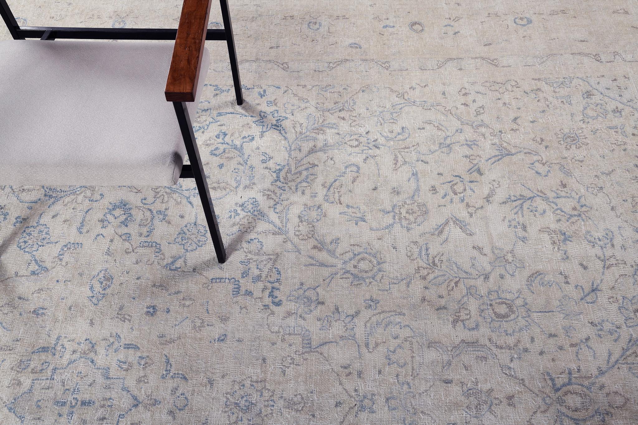 Alter persischer Täbris-Teppich im Zustand „Gut“ im Angebot in WEST HOLLYWOOD, CA