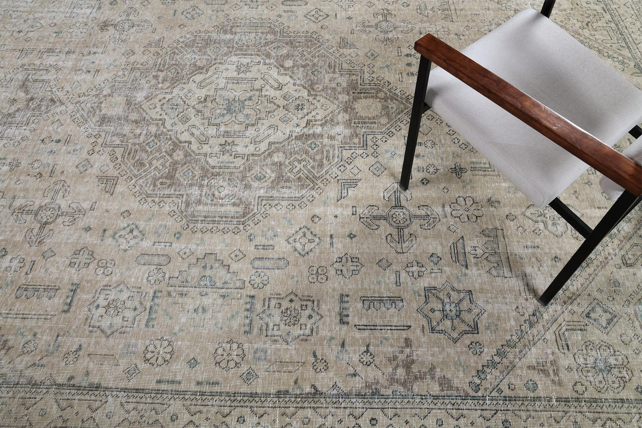 Tappeto persiano Tabriz vintage in vendita 1