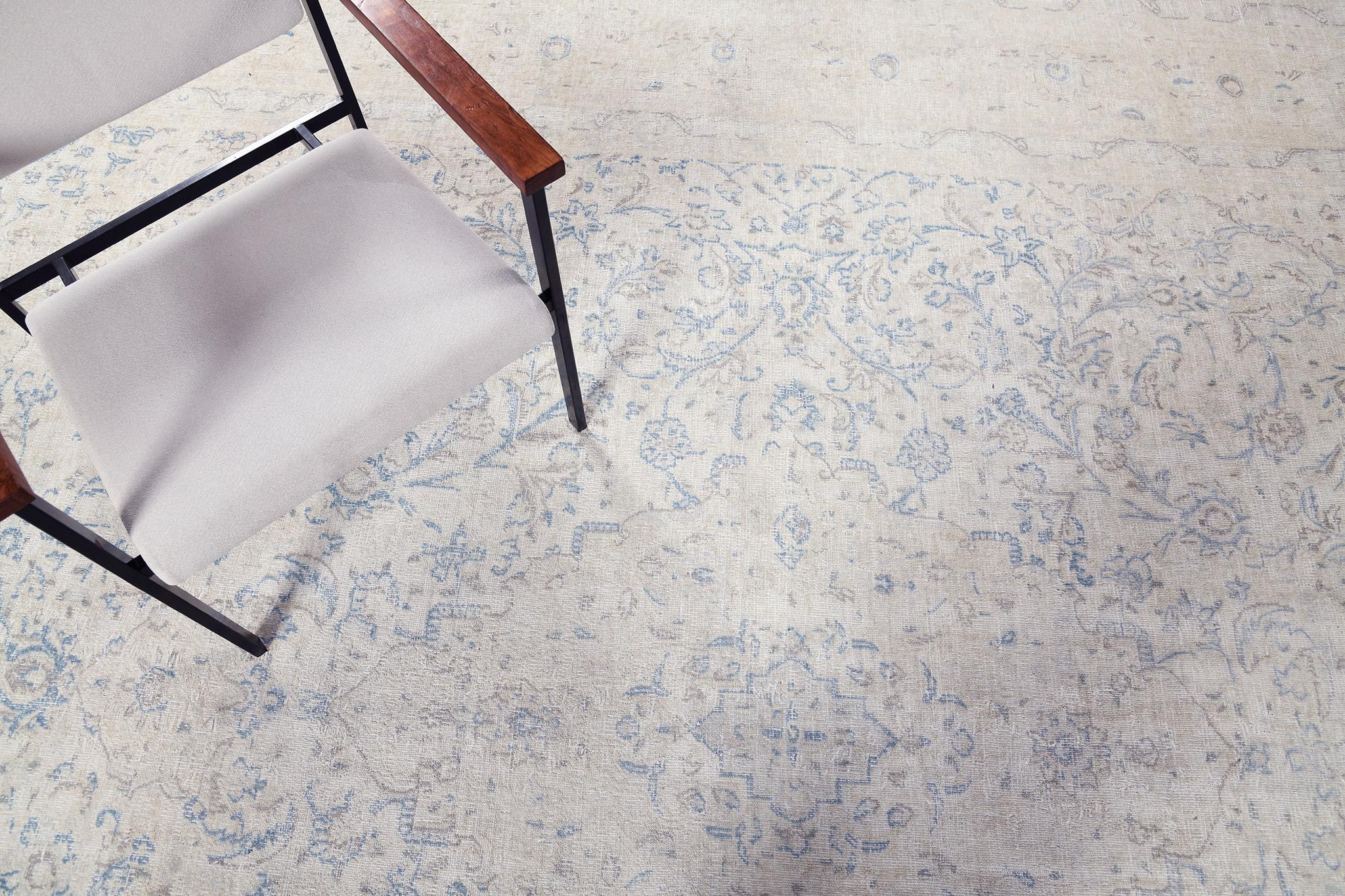 Alter persischer Täbris-Teppich (Wolle) im Angebot