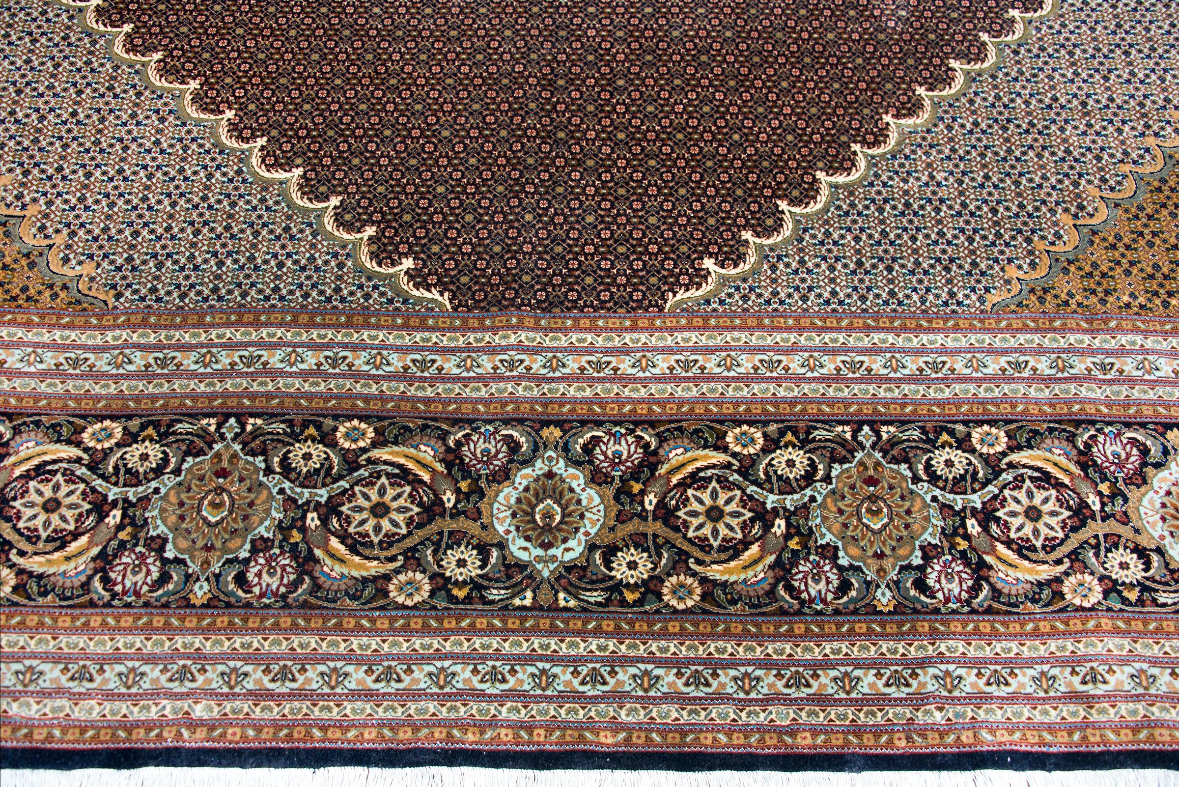 Alter persischer Täbris-Teppich (Wolle) im Angebot